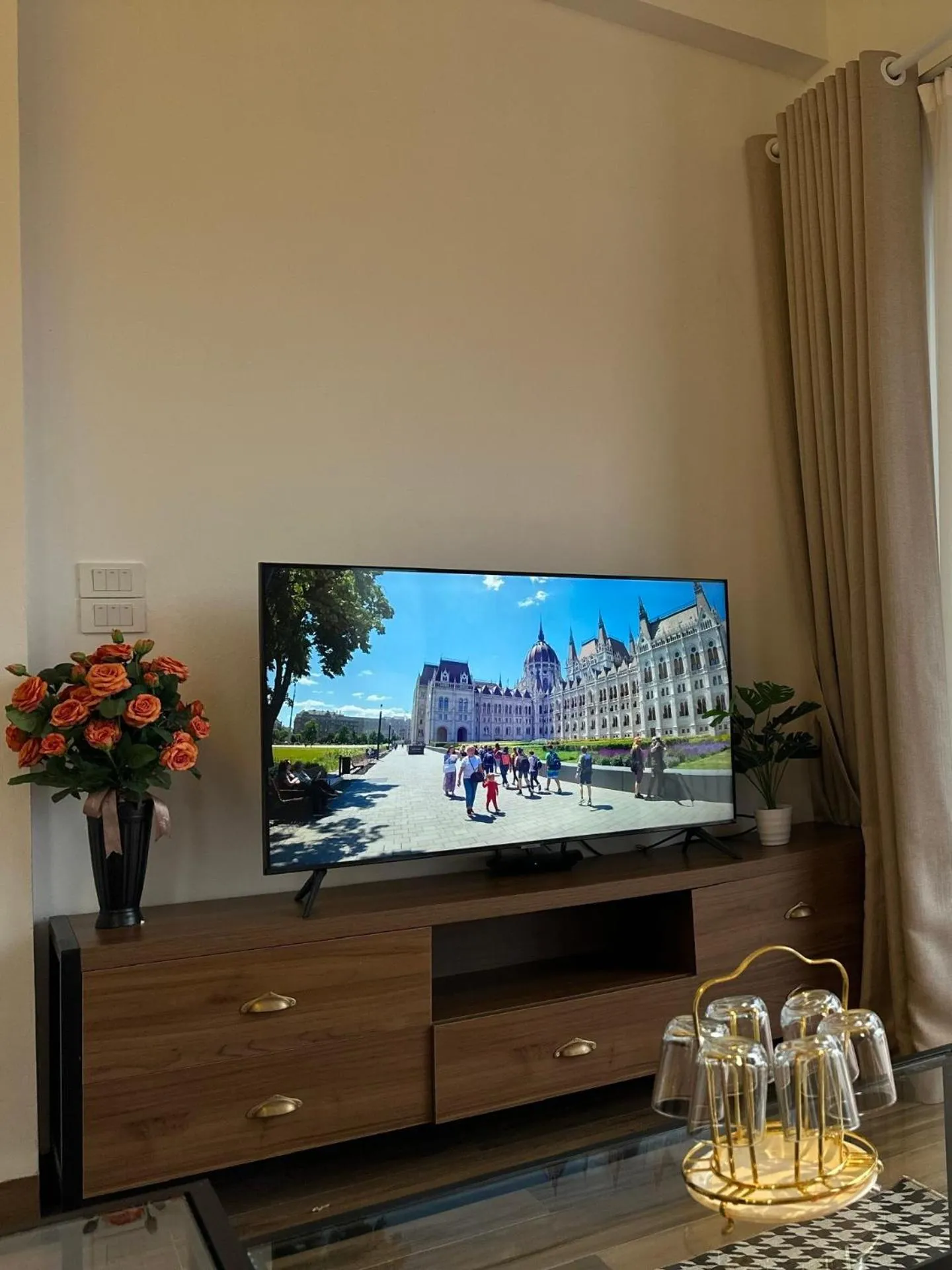 TV and multimedia in Luxe Paradise Residence 88 Tu Hoa