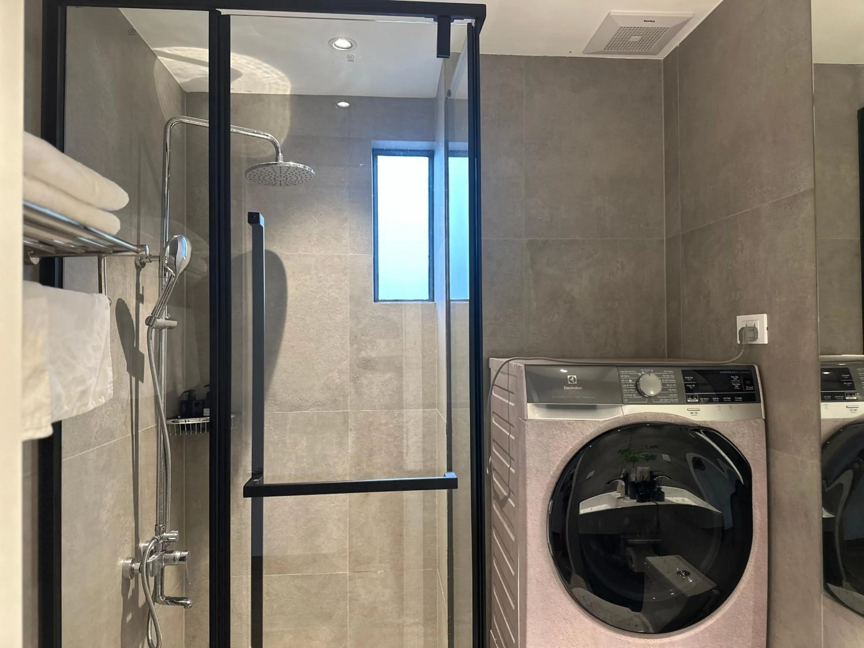 washing machine in Luxe Paradise Residence 88 Tu Hoa