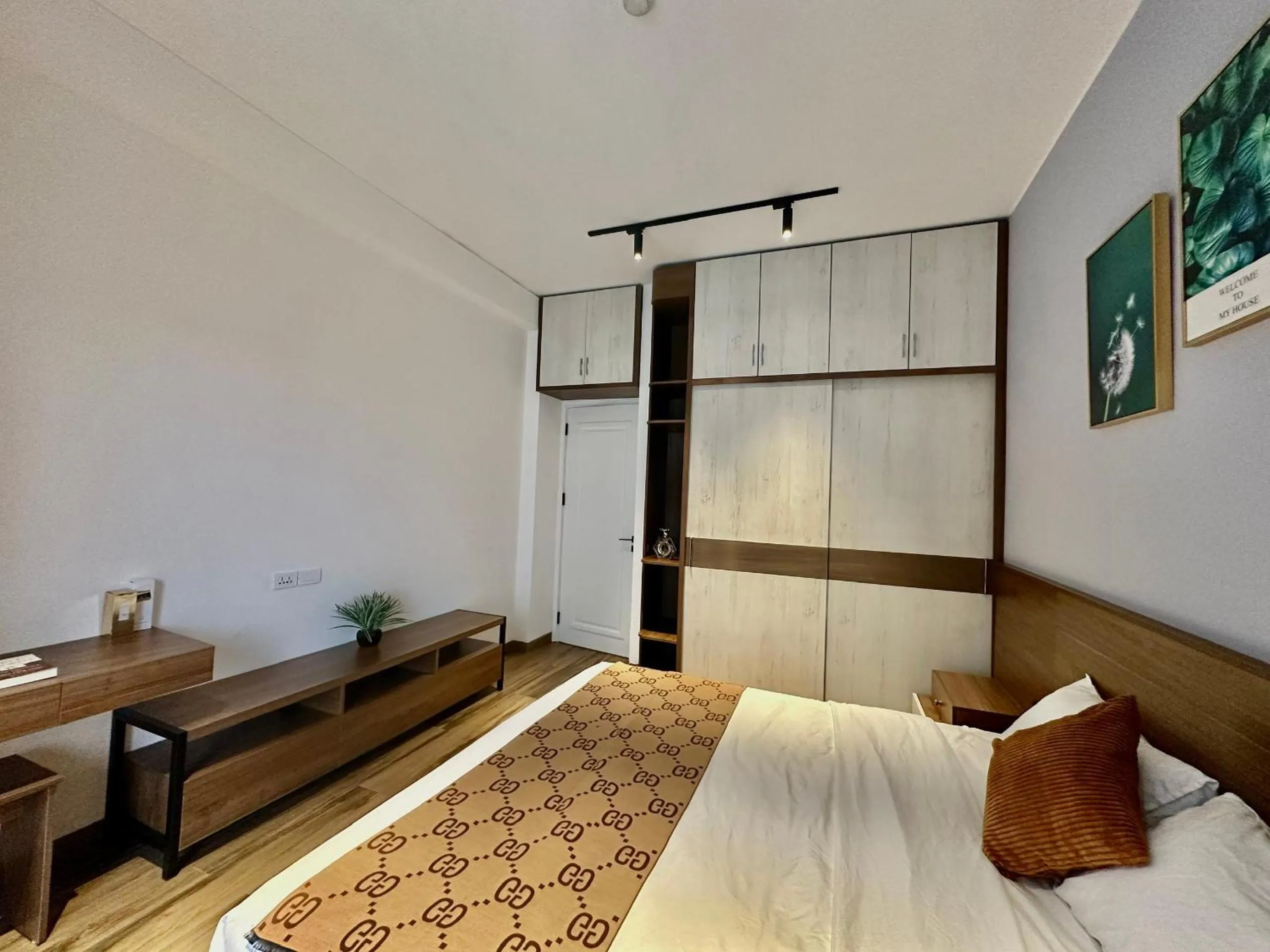 Bedroom, Bed in Luxe Paradise Residence 88 Tu Hoa