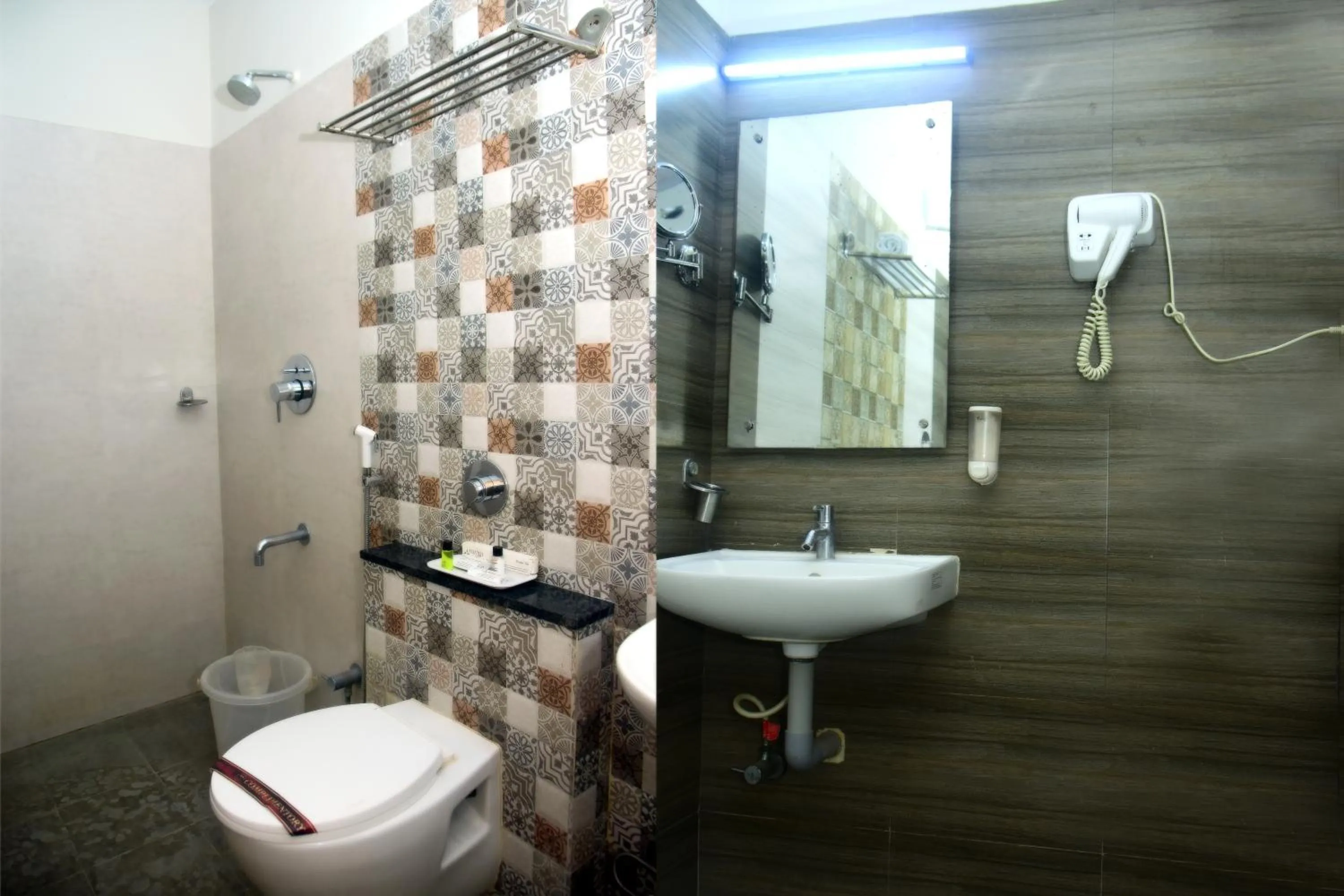 Shower in Pine Tree Signature