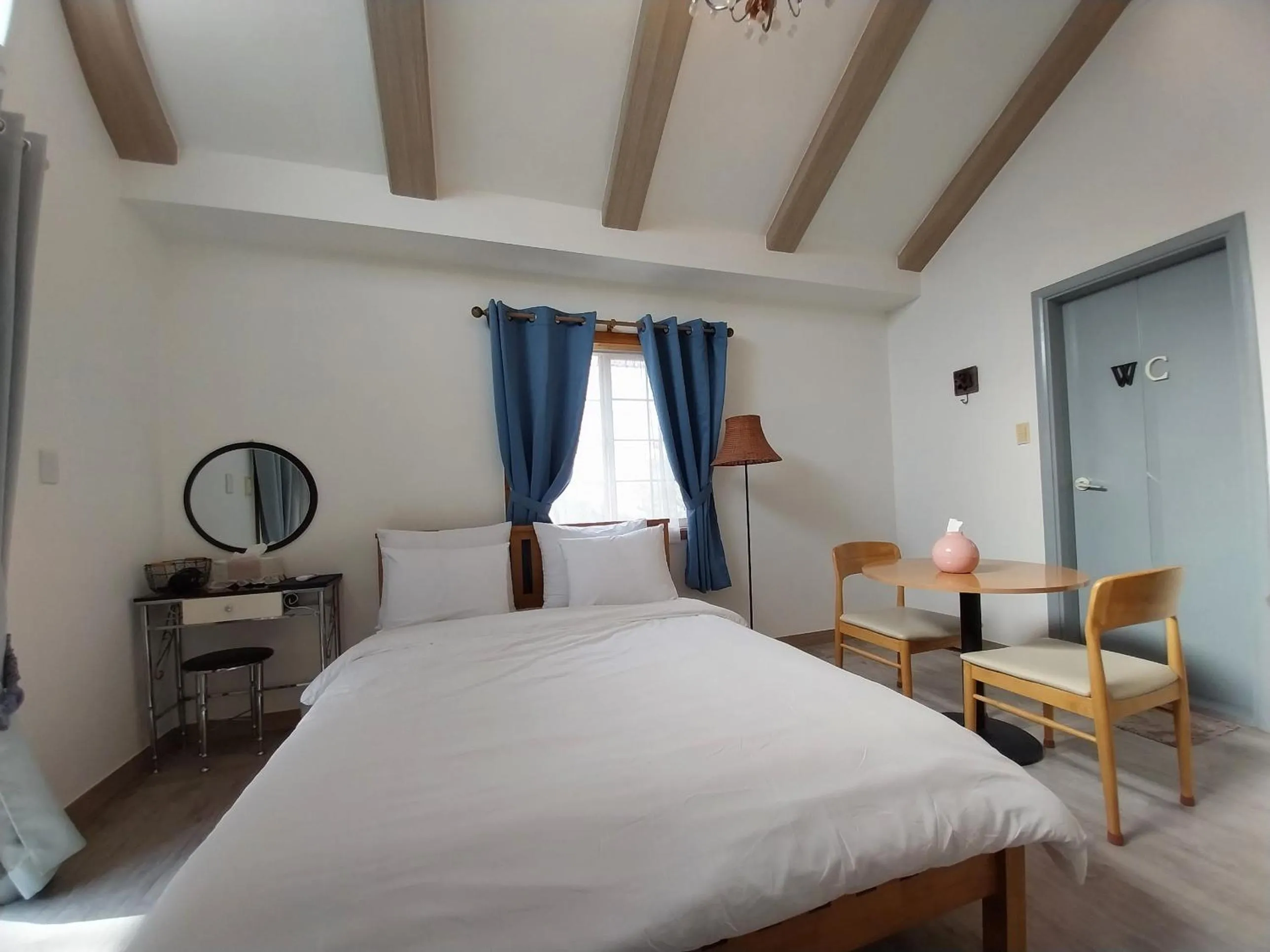 Bed in Another world pension