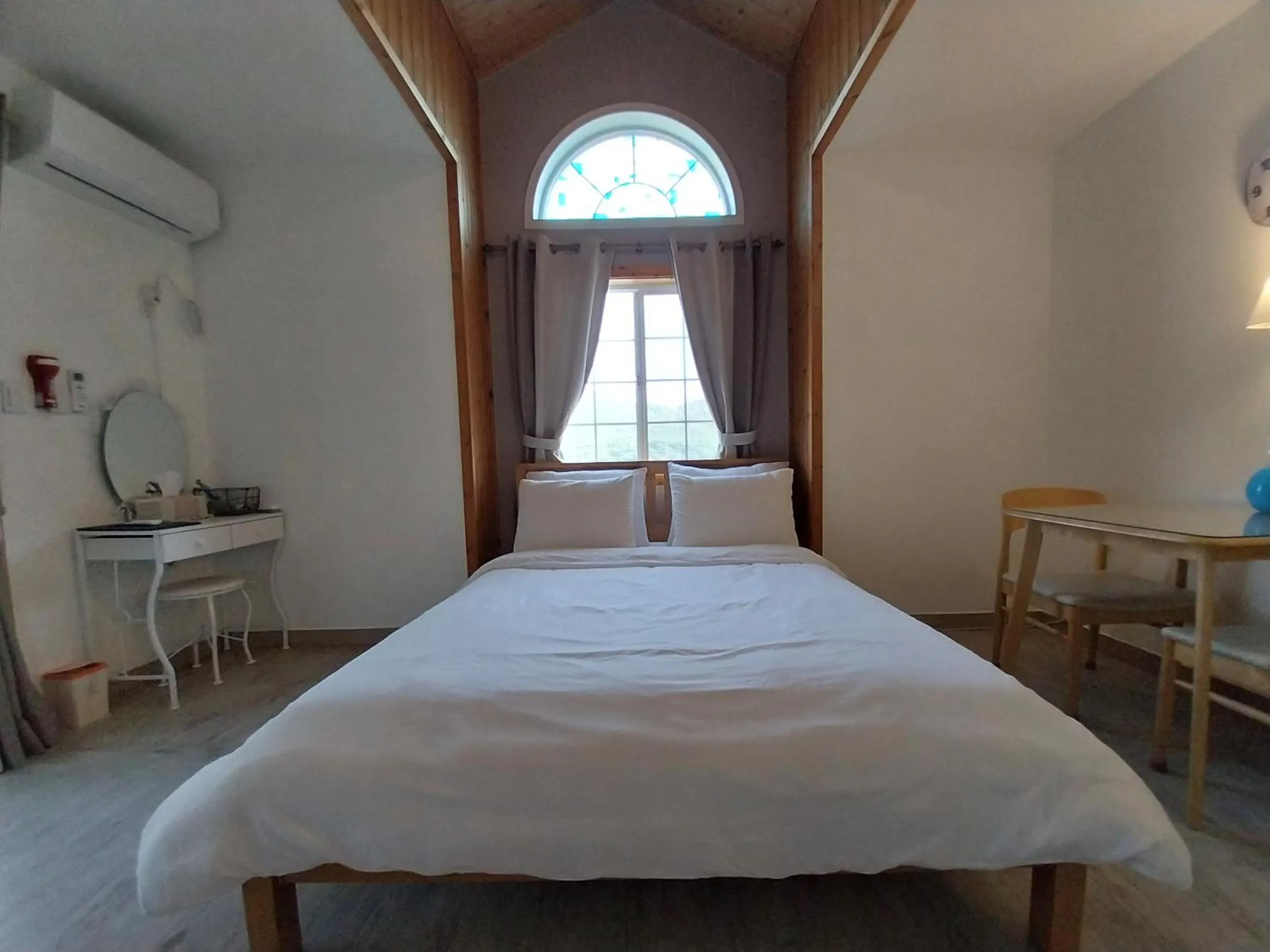 Bed in Another world pension