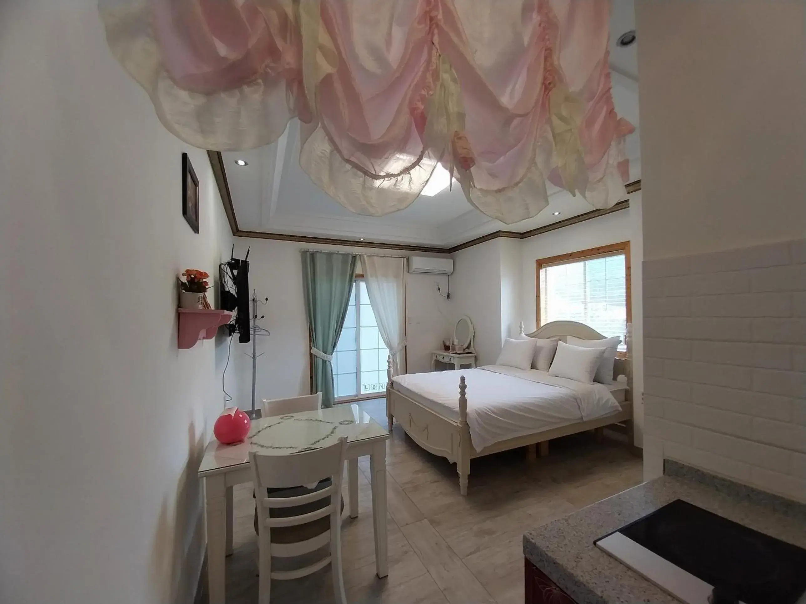 Double Room 102 in Another world pension Double Room 102 in Another world pension