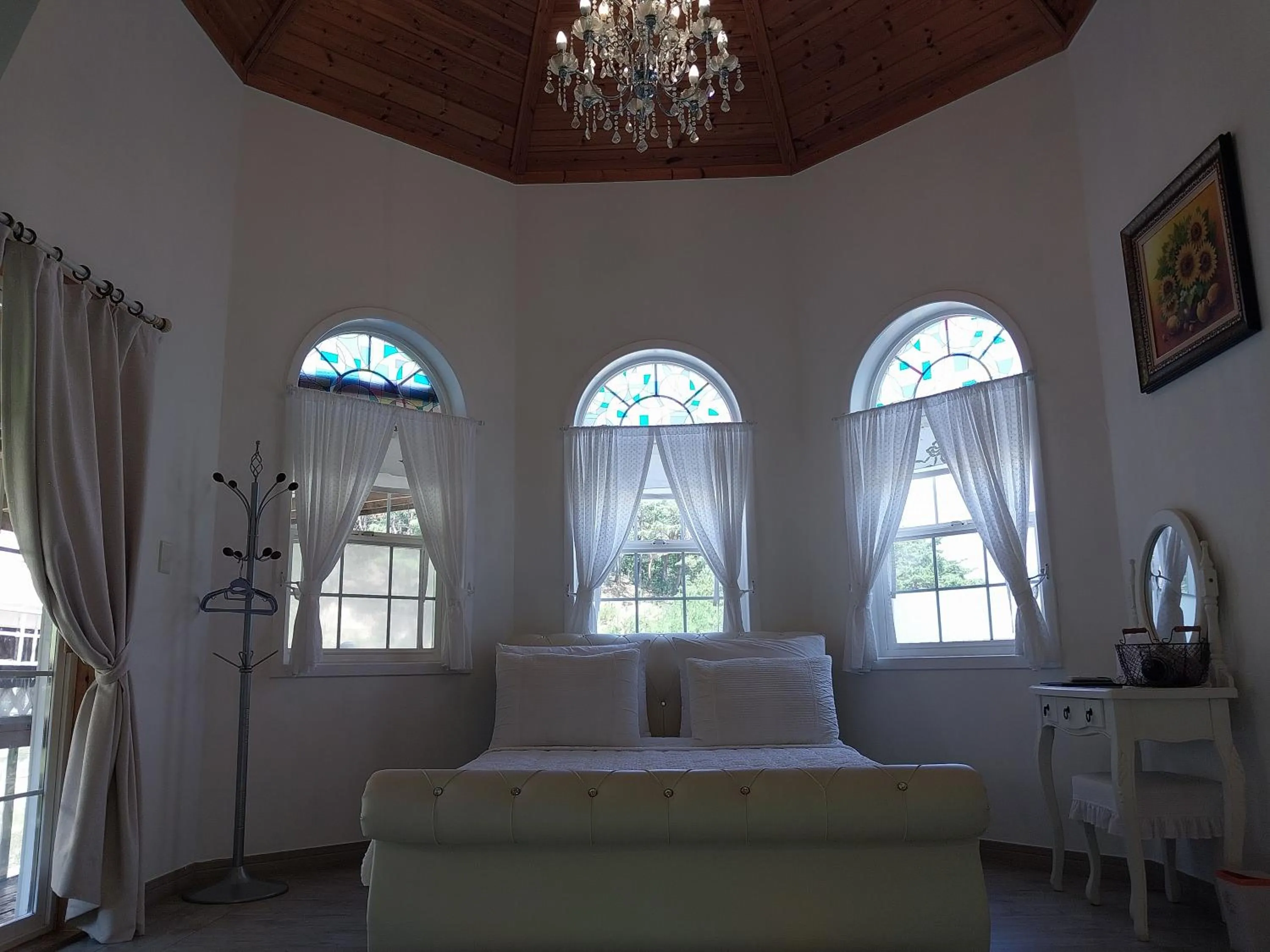 Bed in Another world pension