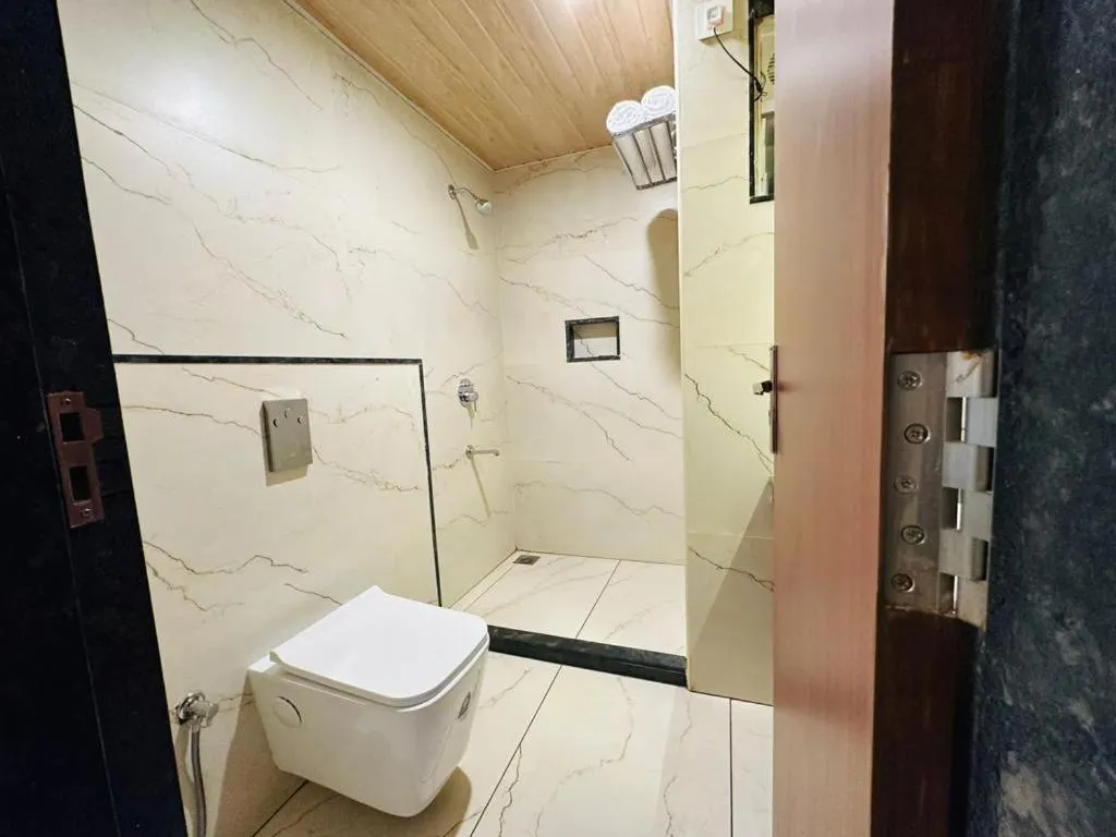 Toilet in Aananda Wellness and Resorts