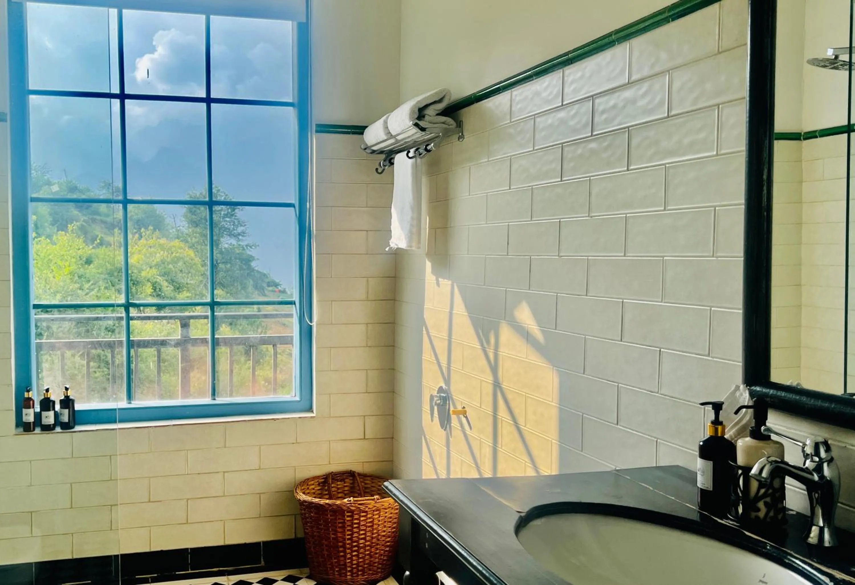 Bathroom in Faraway Cottages, Auli
