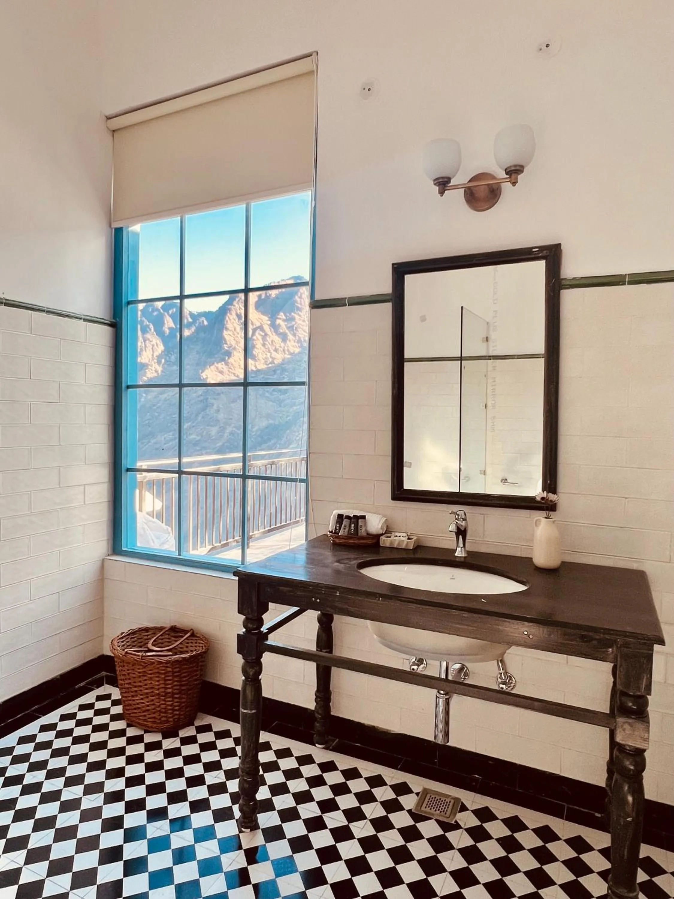 Bathroom in Faraway Cottages, Auli