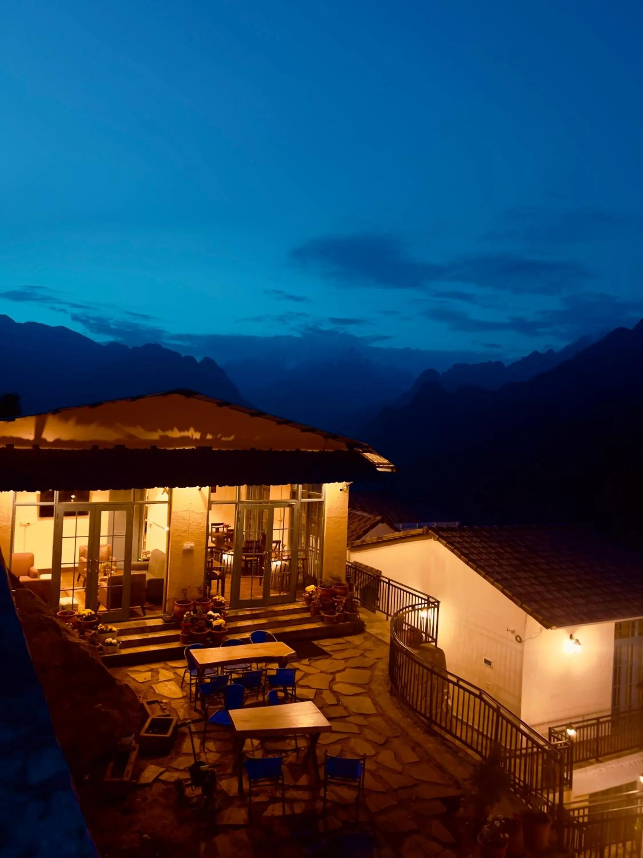 Restaurant/places to eat in Faraway Cottages, Auli