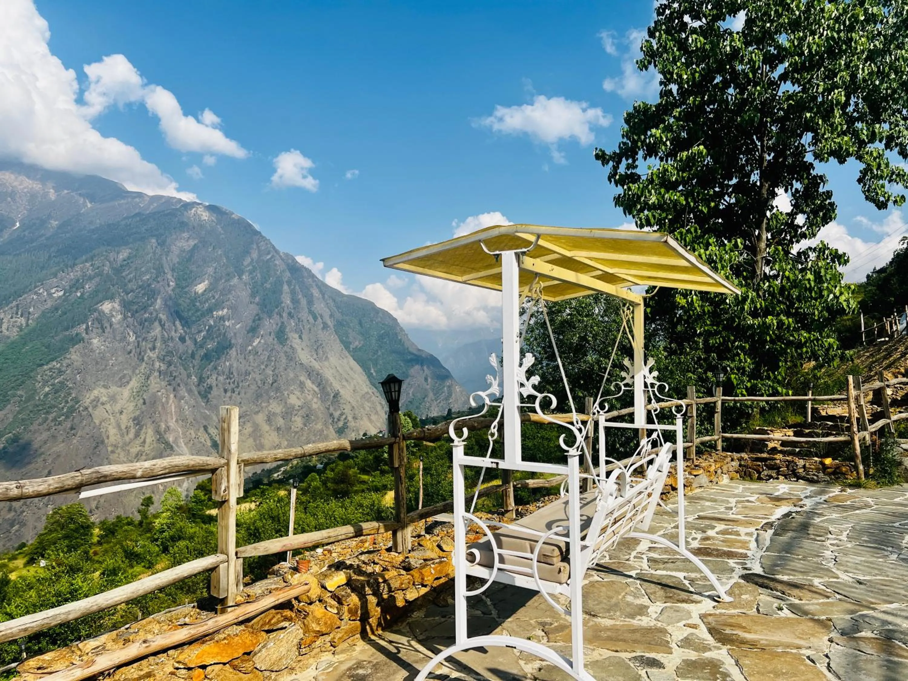 Faraway Cottages, Auli