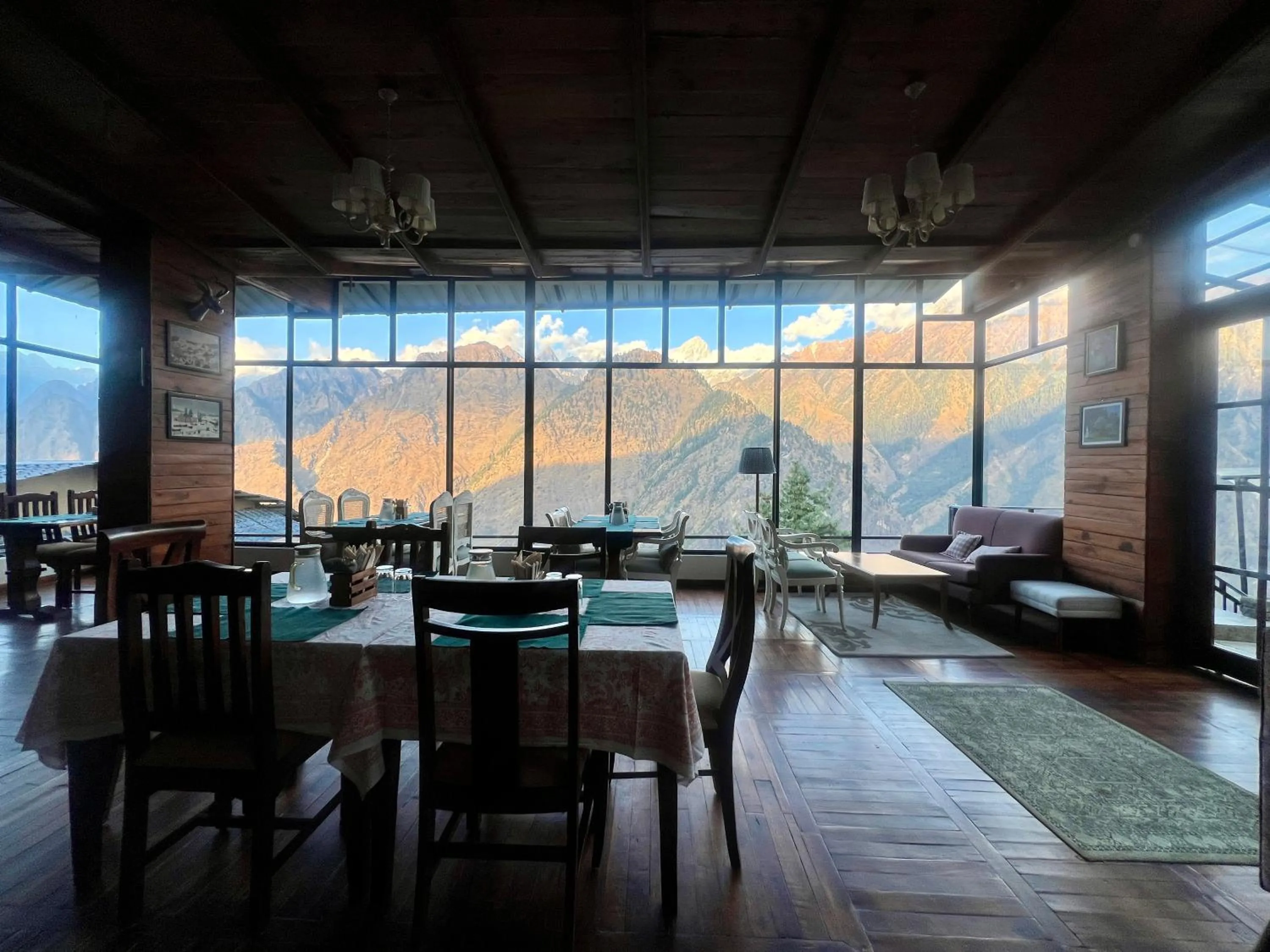 Restaurant/places to eat in Faraway Cottages, Auli