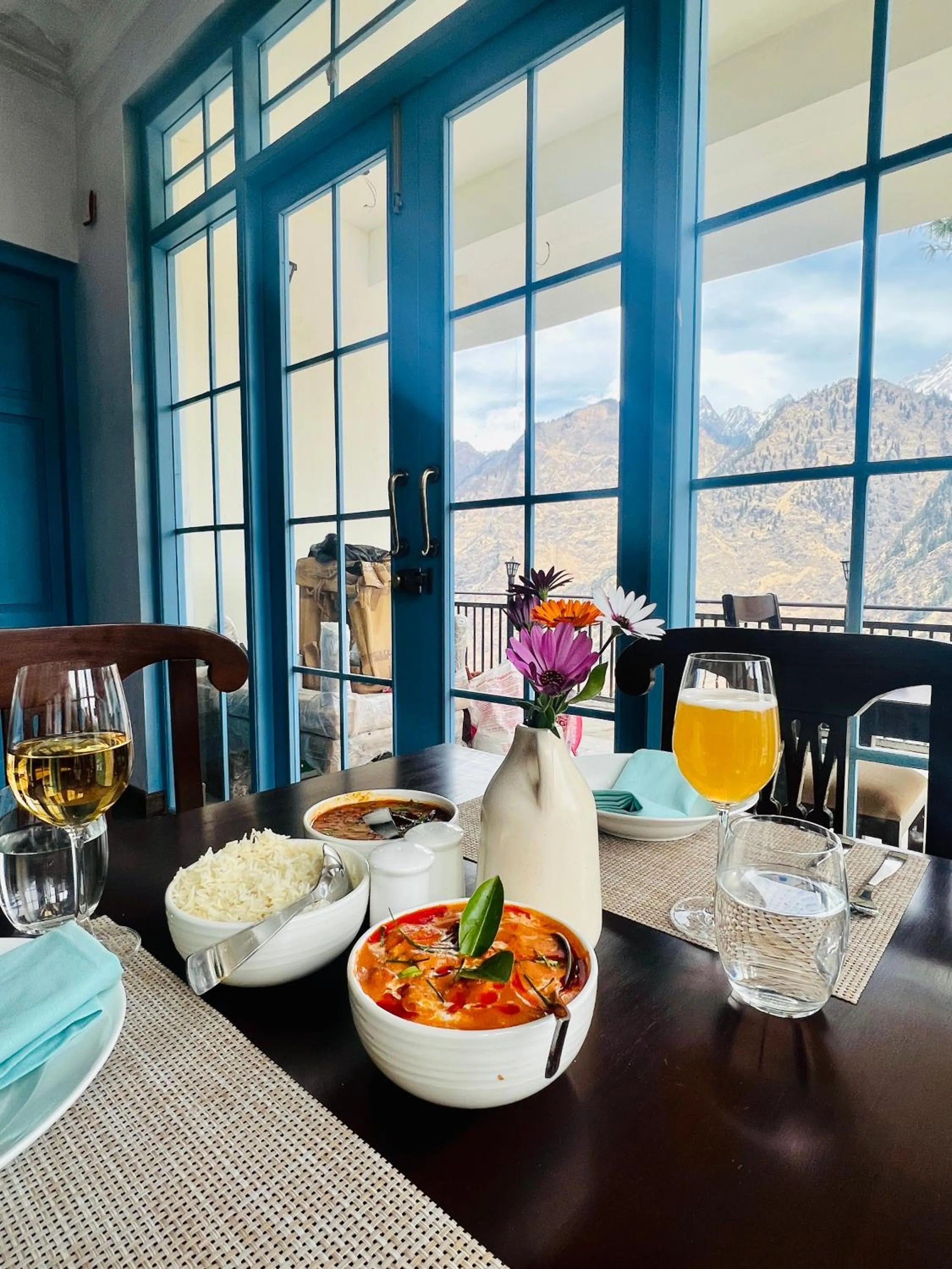 Restaurant/places to eat in Faraway Cottages, Auli