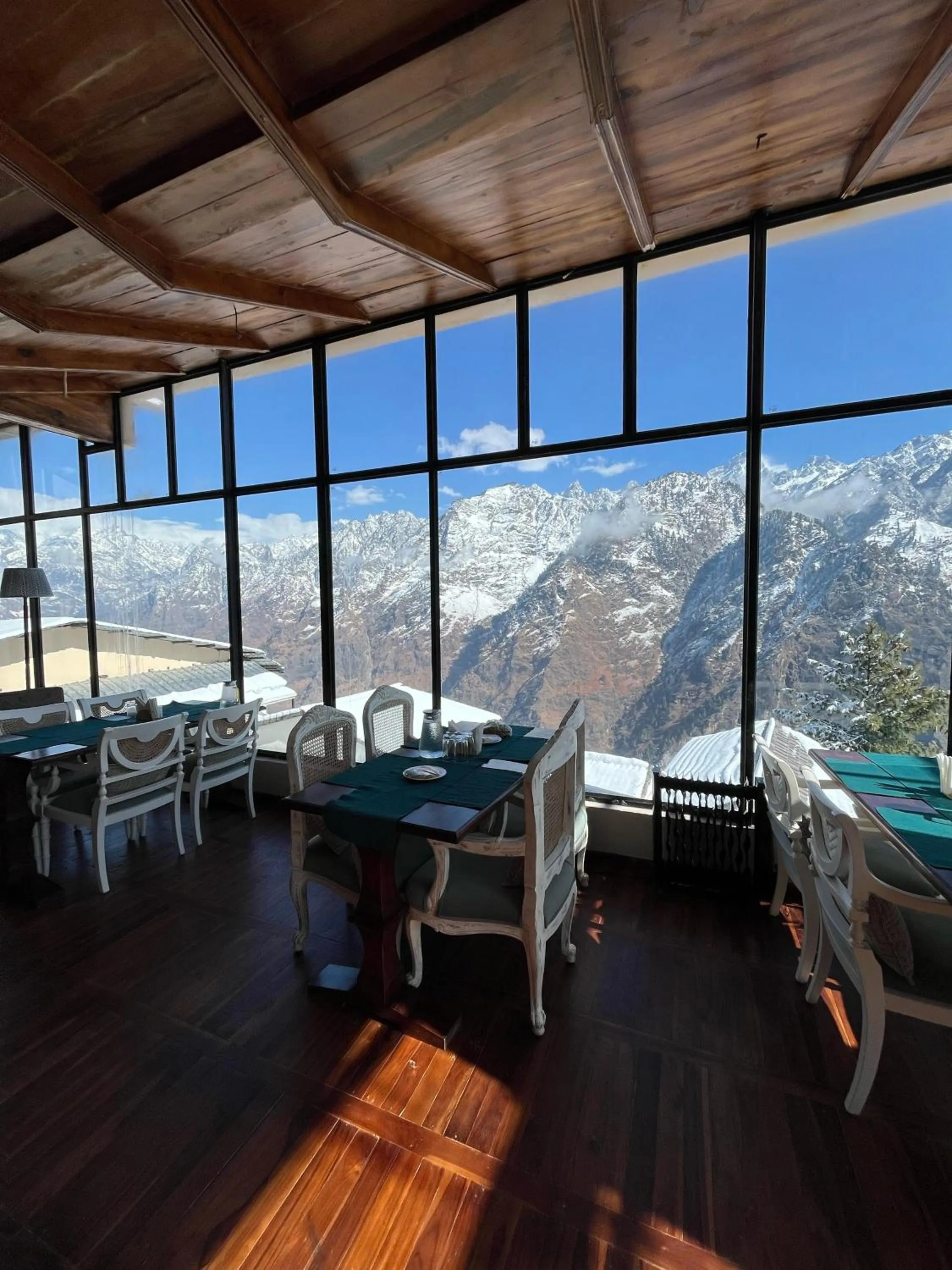 Faraway Cottages, Auli