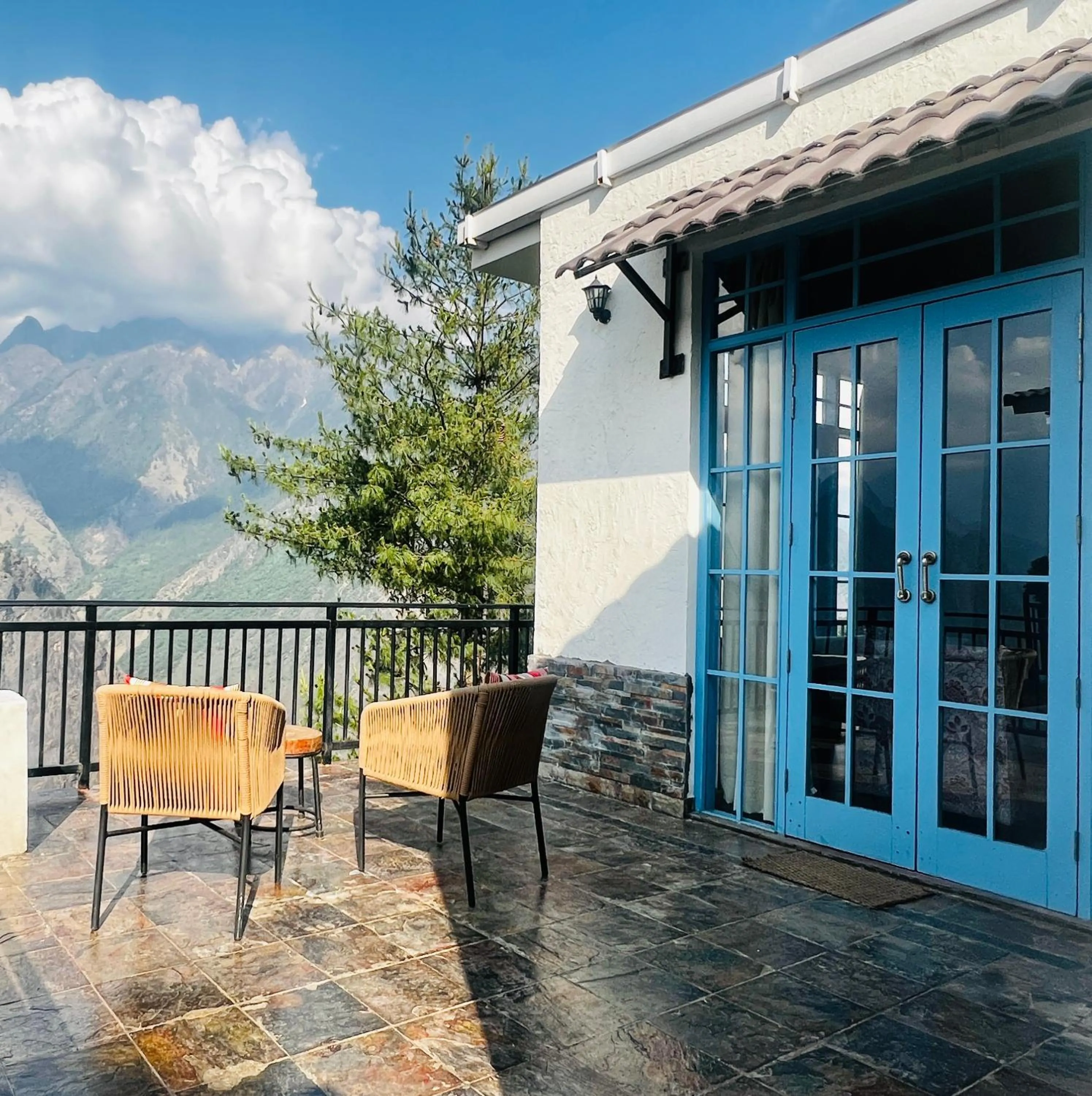 Balcony/Terrace in Faraway Cottages, Auli