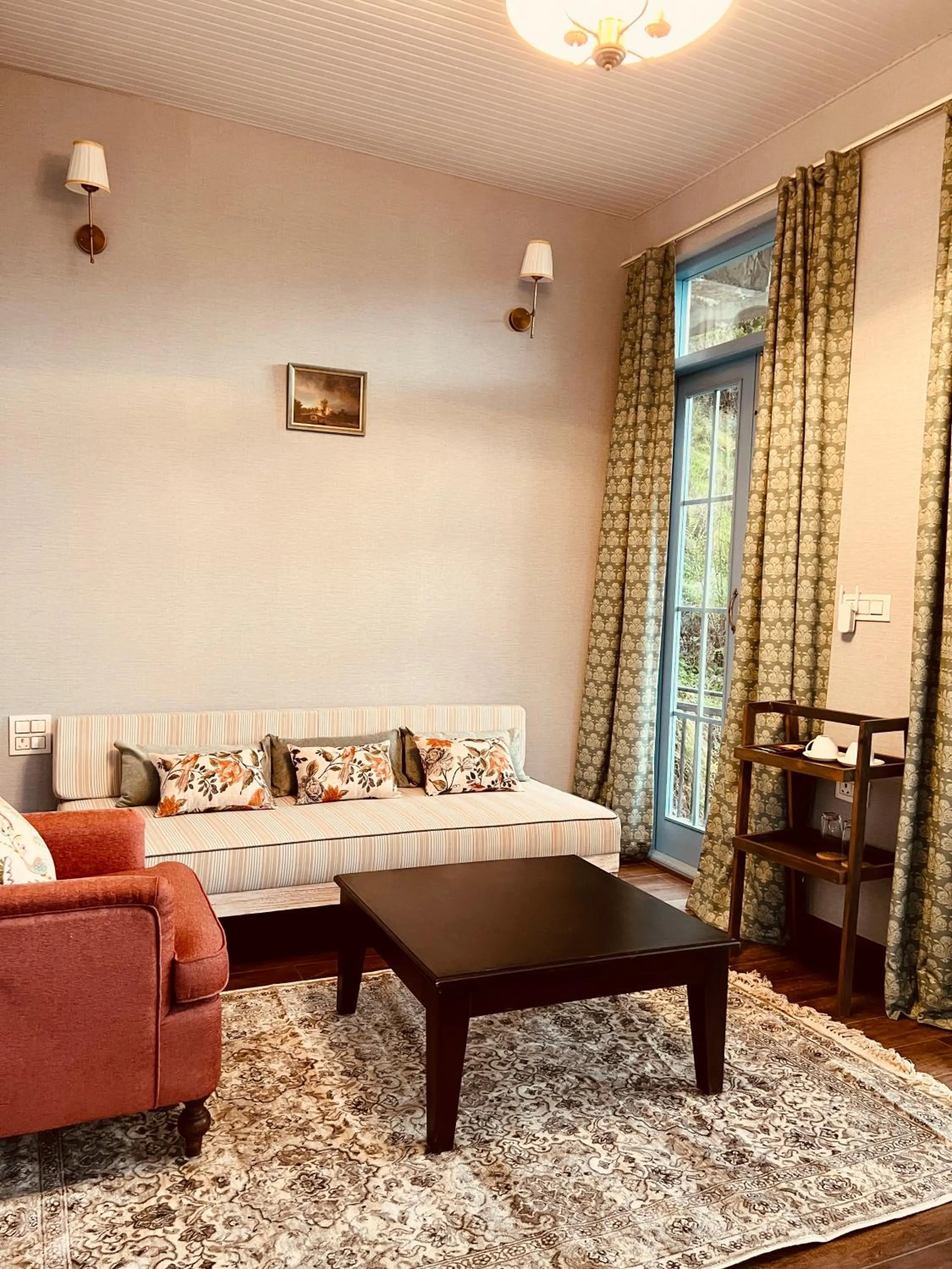 Living room, Bed in Faraway Cottages, Auli