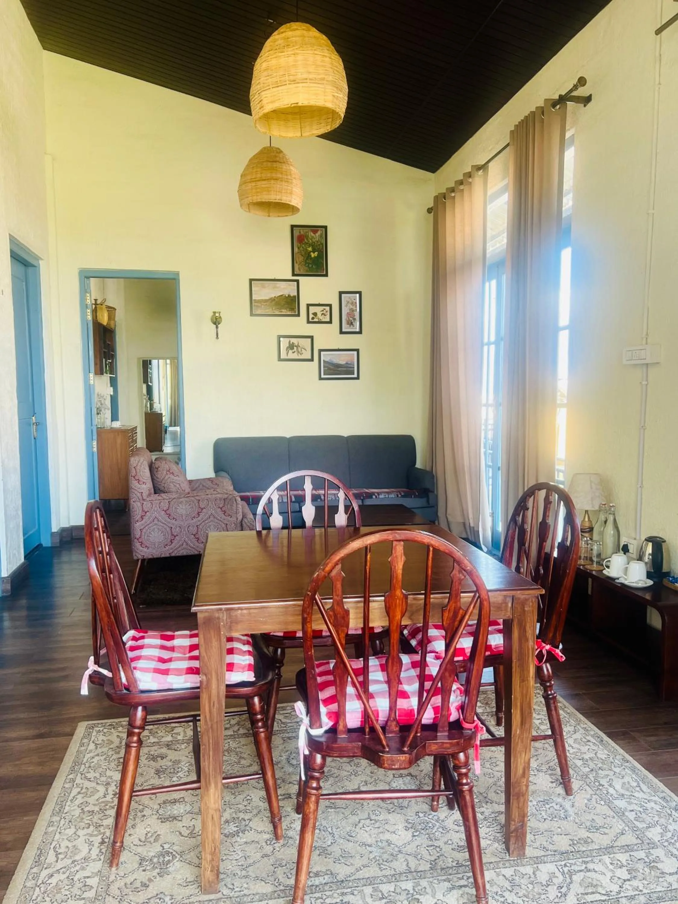 Living room in Faraway Cottages, Auli
