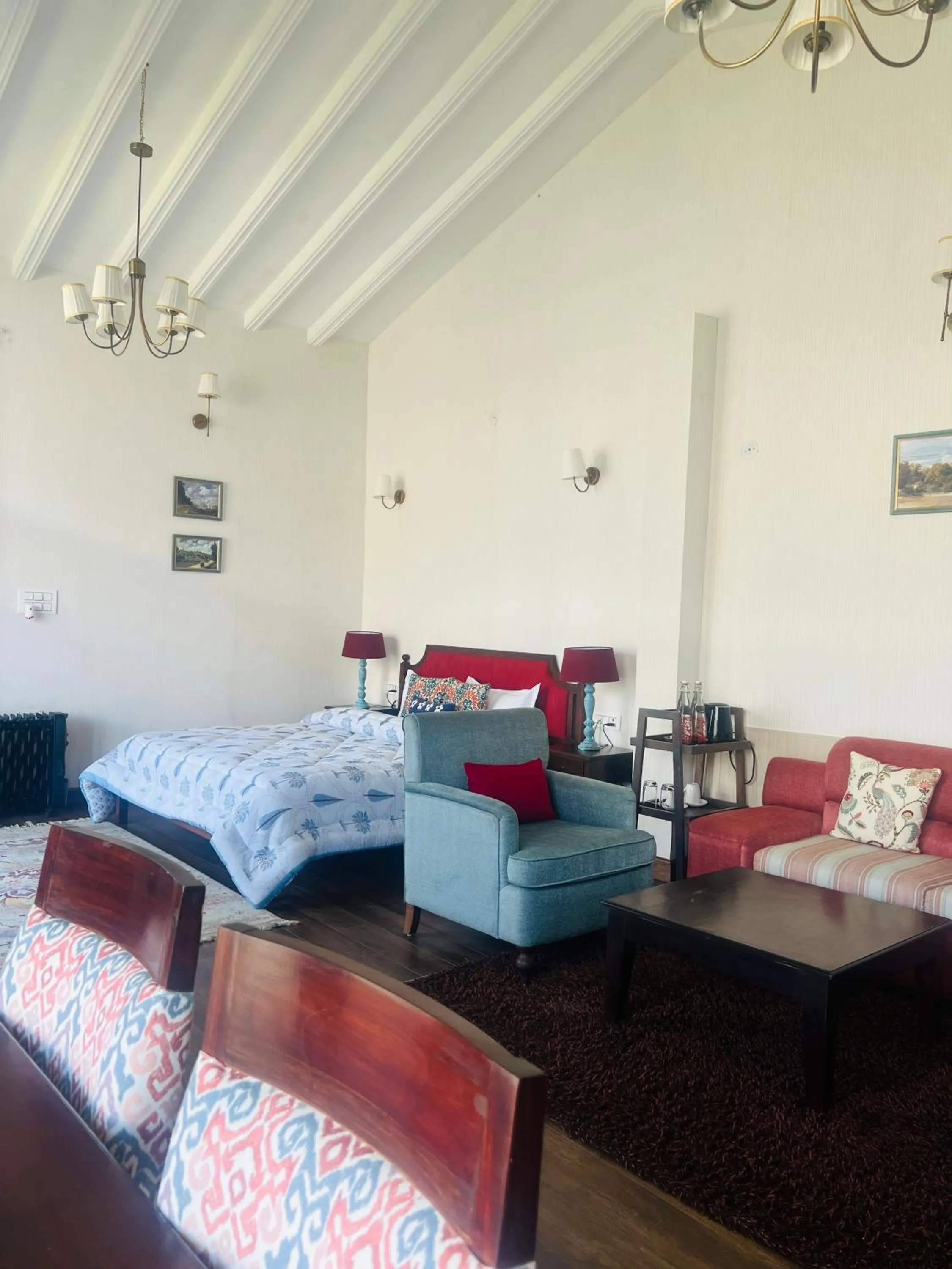 Photo of the whole room in Faraway Cottages, Auli