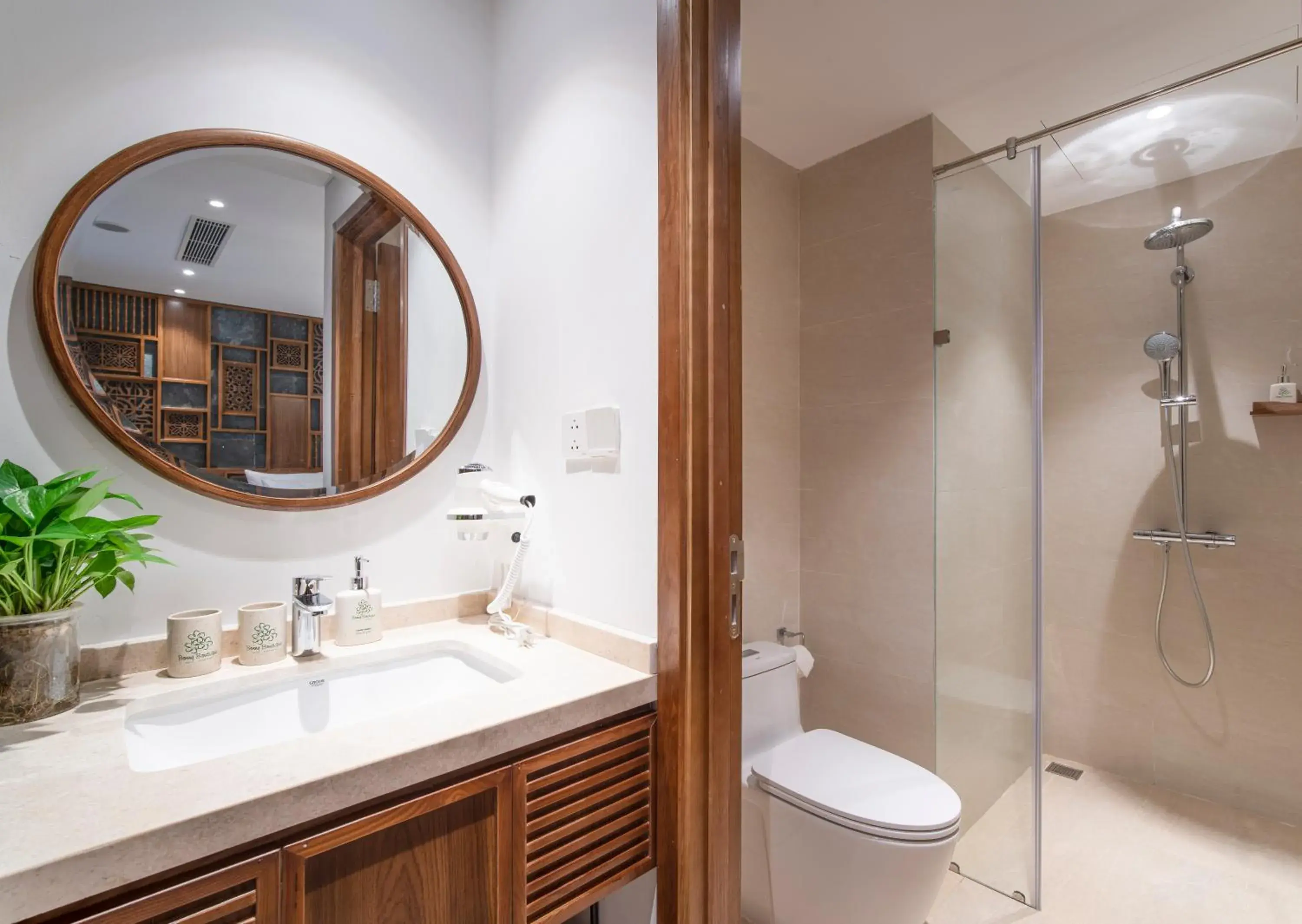 King Room with Pool View in Bonny Boutique Hotel Da Nang King Room with Pool View in Bonny Boutique Hotel Da Nang