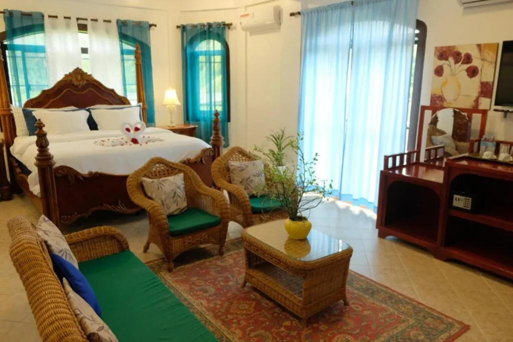 Bed in Villa Italia Hotel