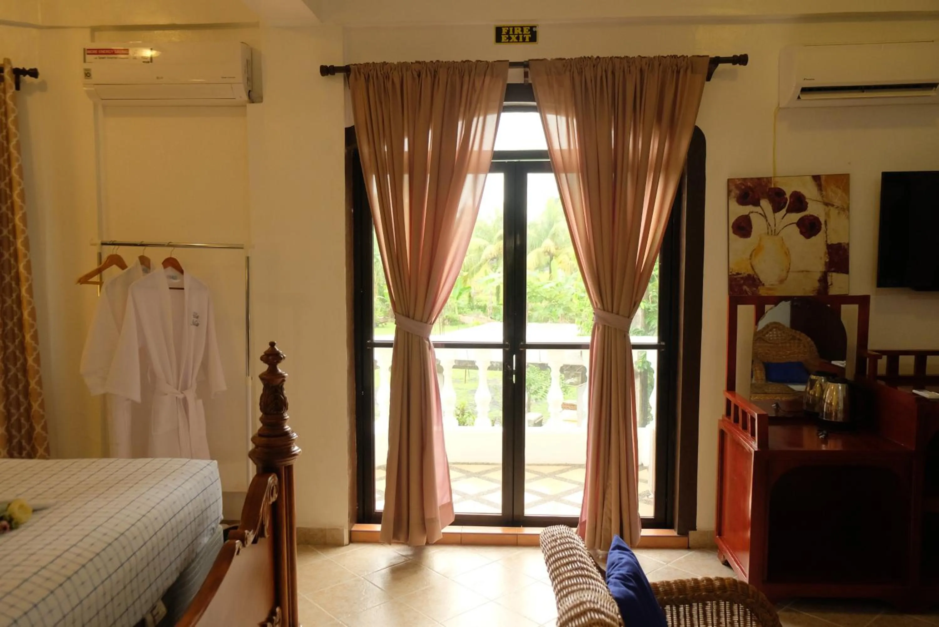 Bed in Villa Italia Hotel