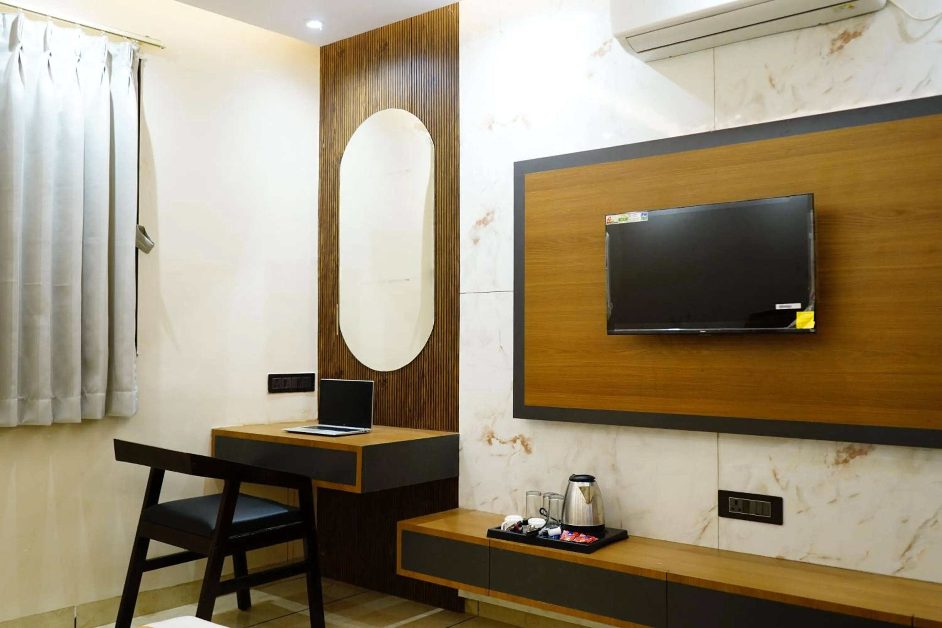 TV and multimedia in Hotel Shakuntla Palace