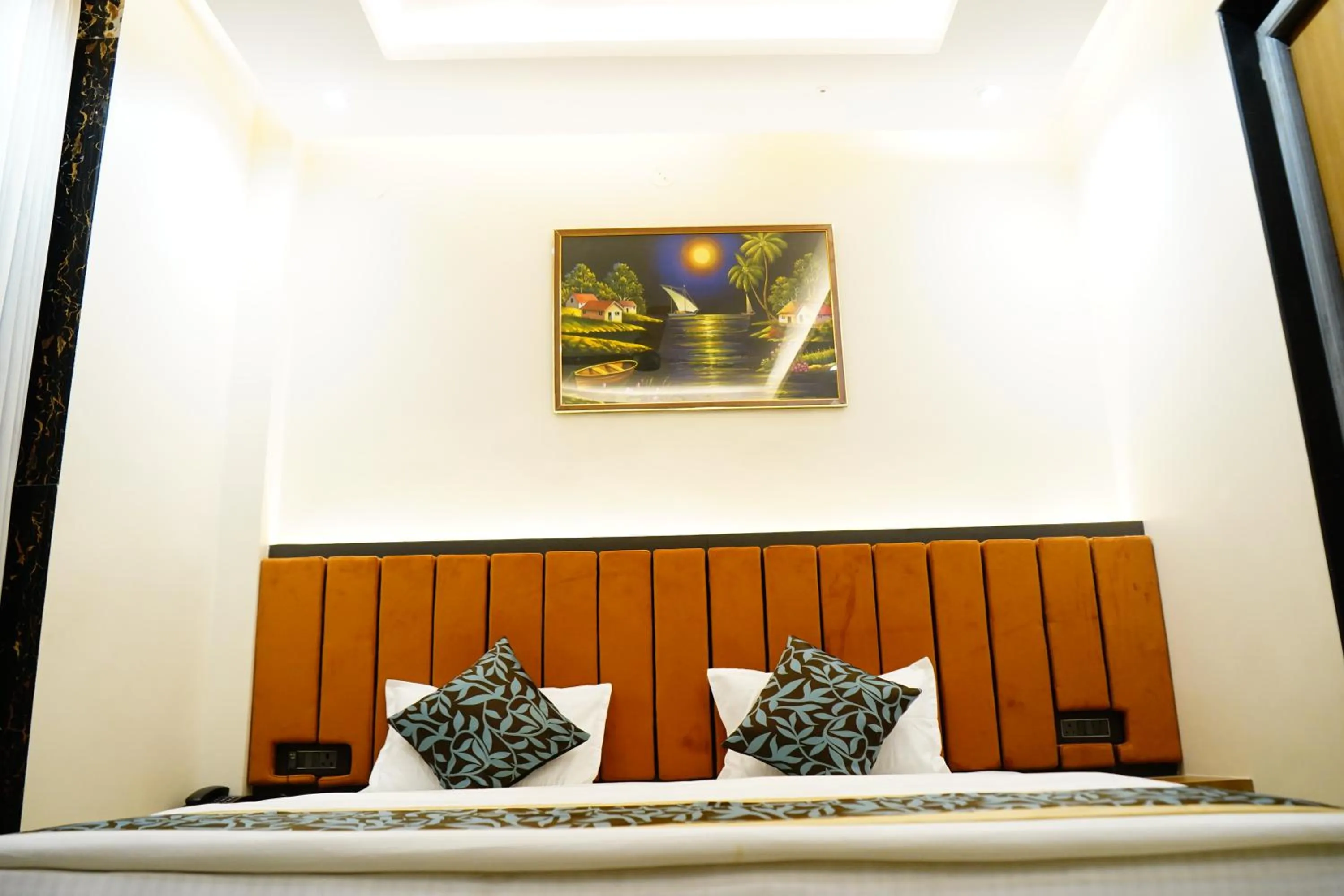 Bed in Hotel Shakuntla Palace