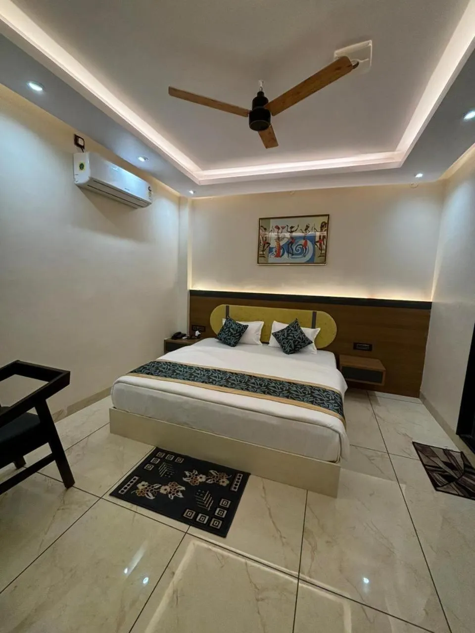 Bed in Hotel Shakuntla Palace