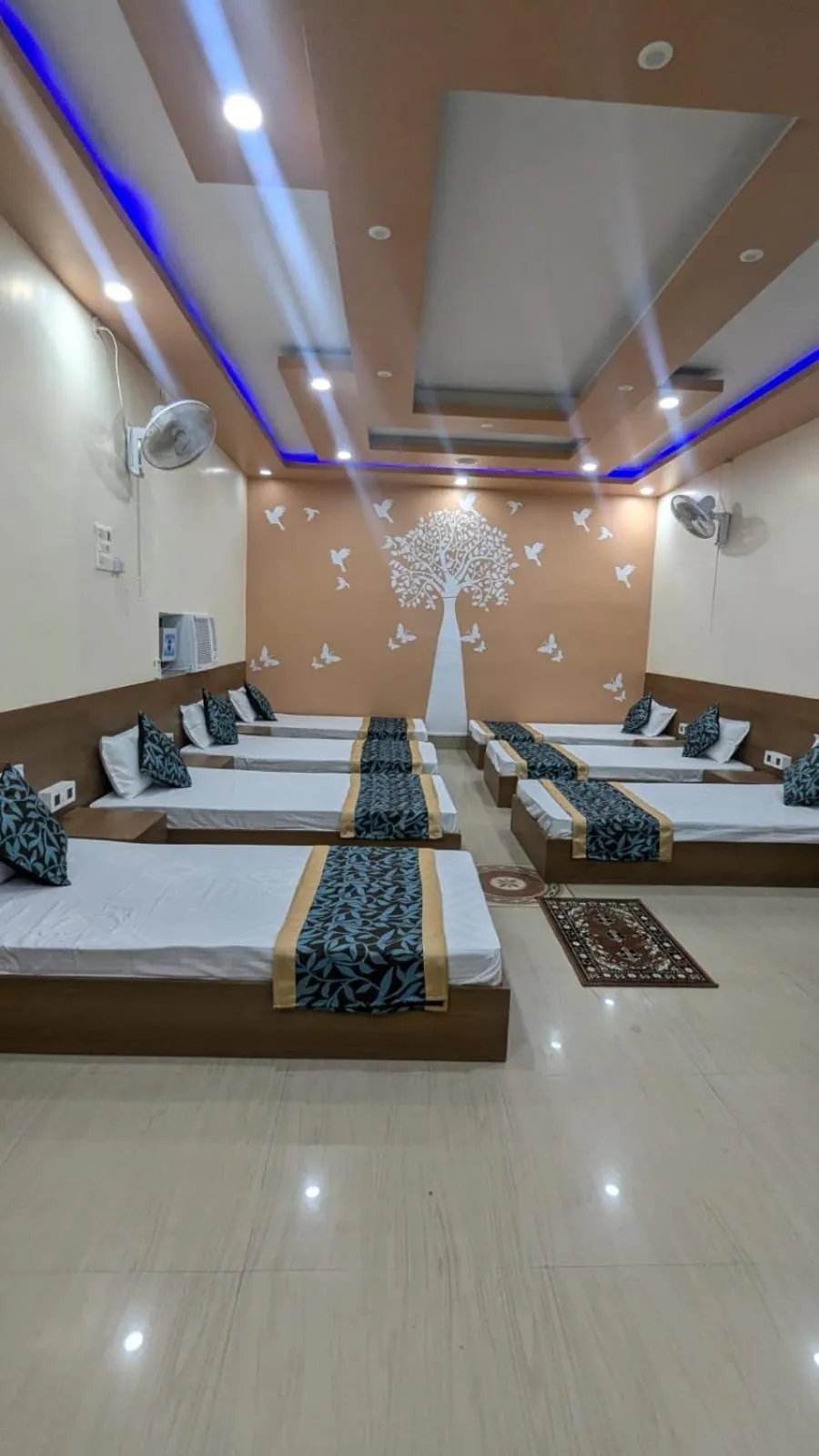 Bed in Hotel Shakuntla Palace