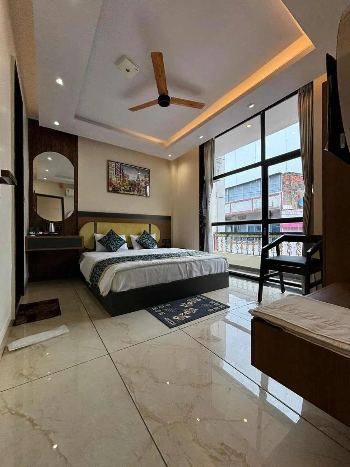 Bed in Hotel Shakuntla Palace