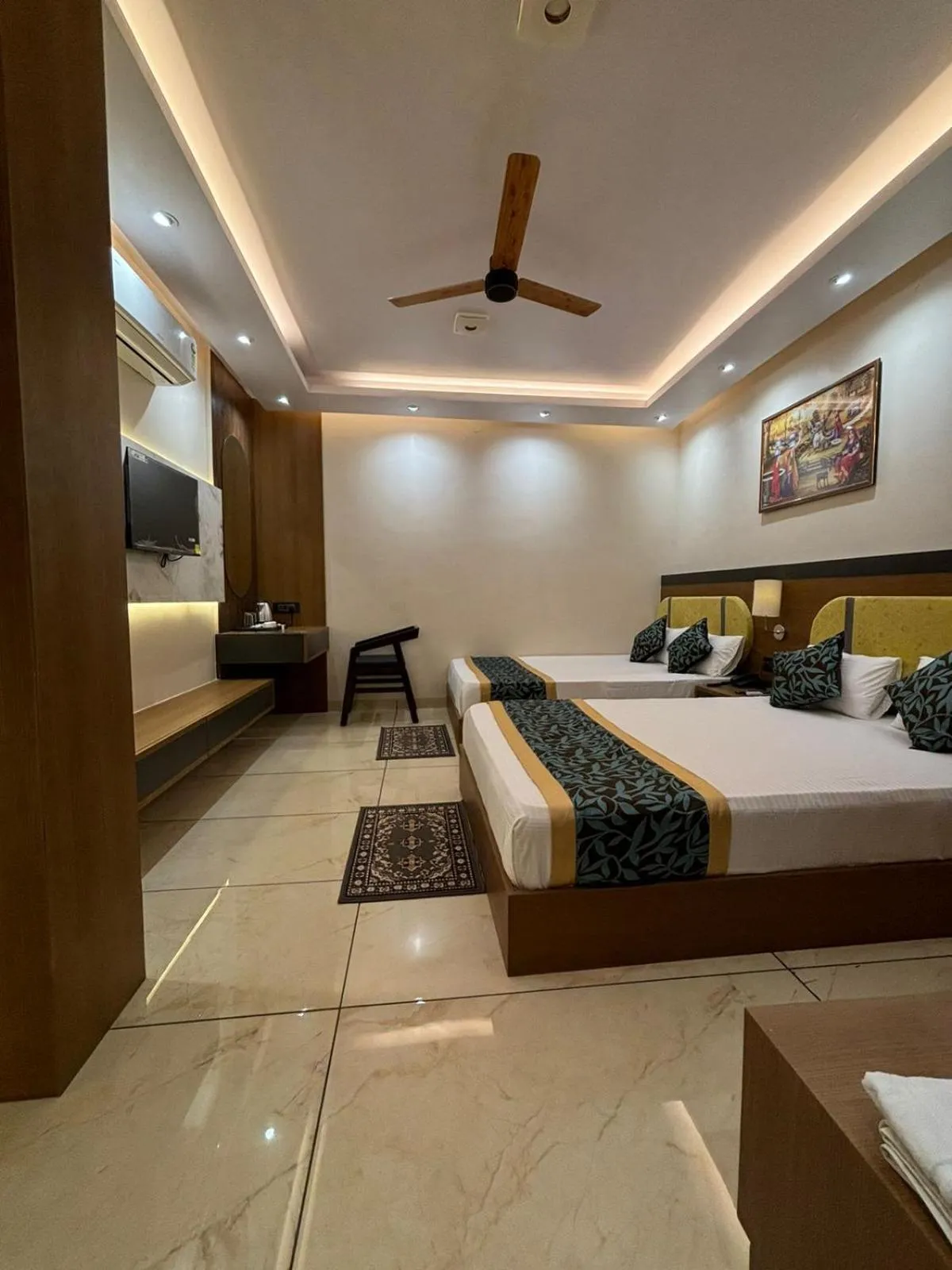 Communal lounge/ TV room, Bed in Hotel Shakuntla Palace