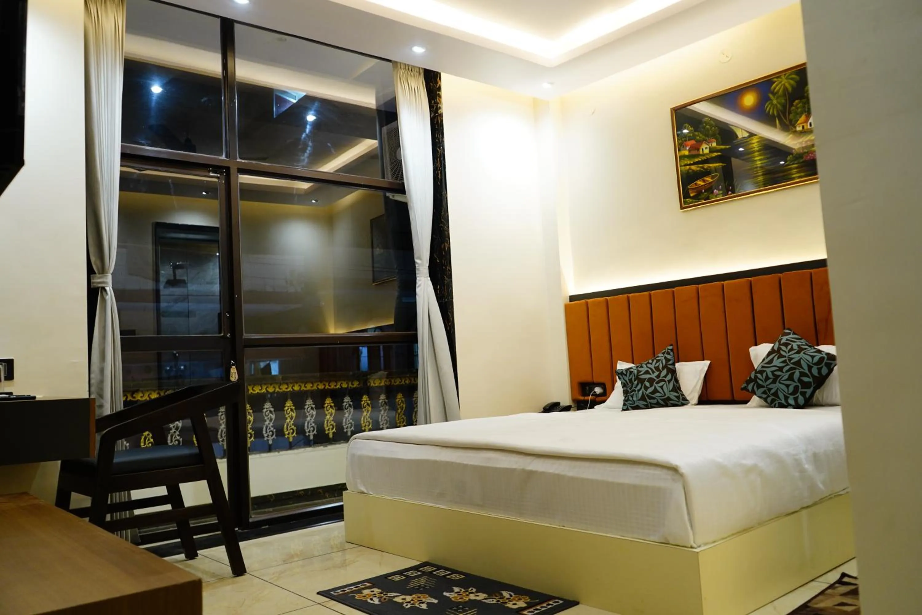 Bed in Hotel Shakuntla Palace