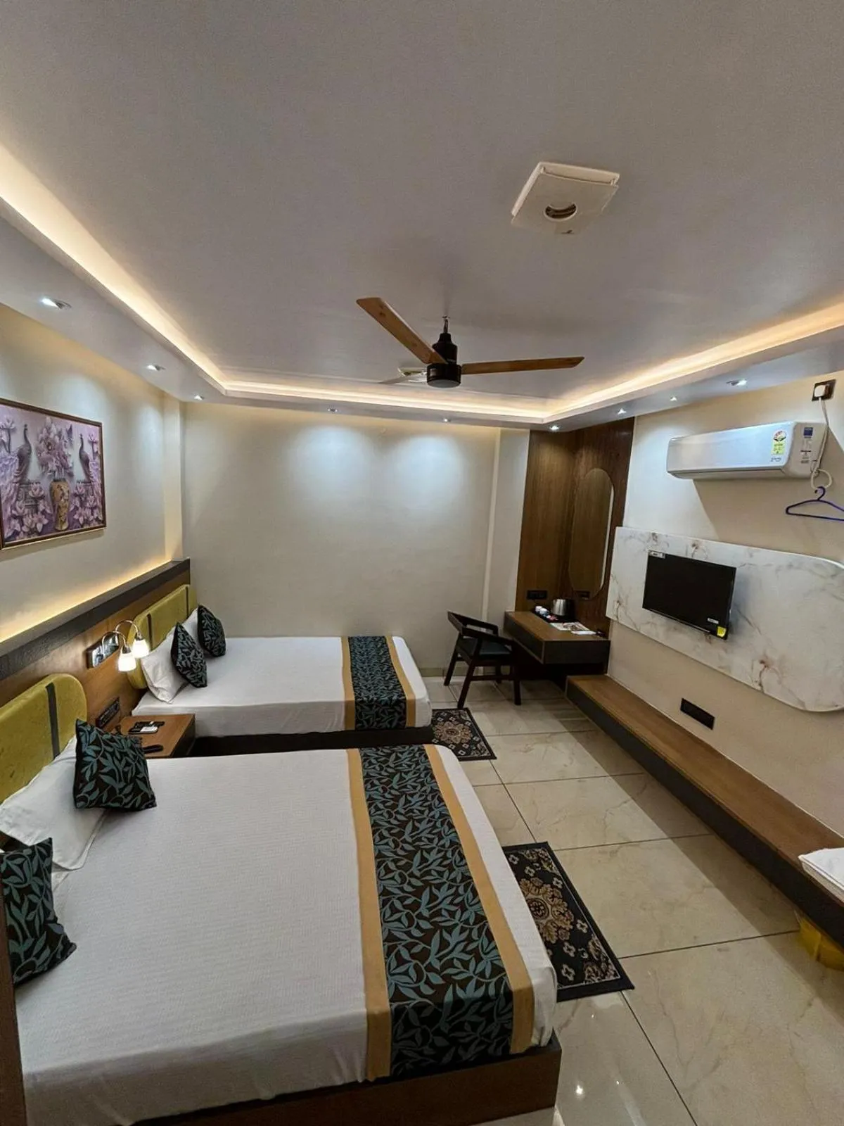 Bed in Hotel Shakuntla Palace