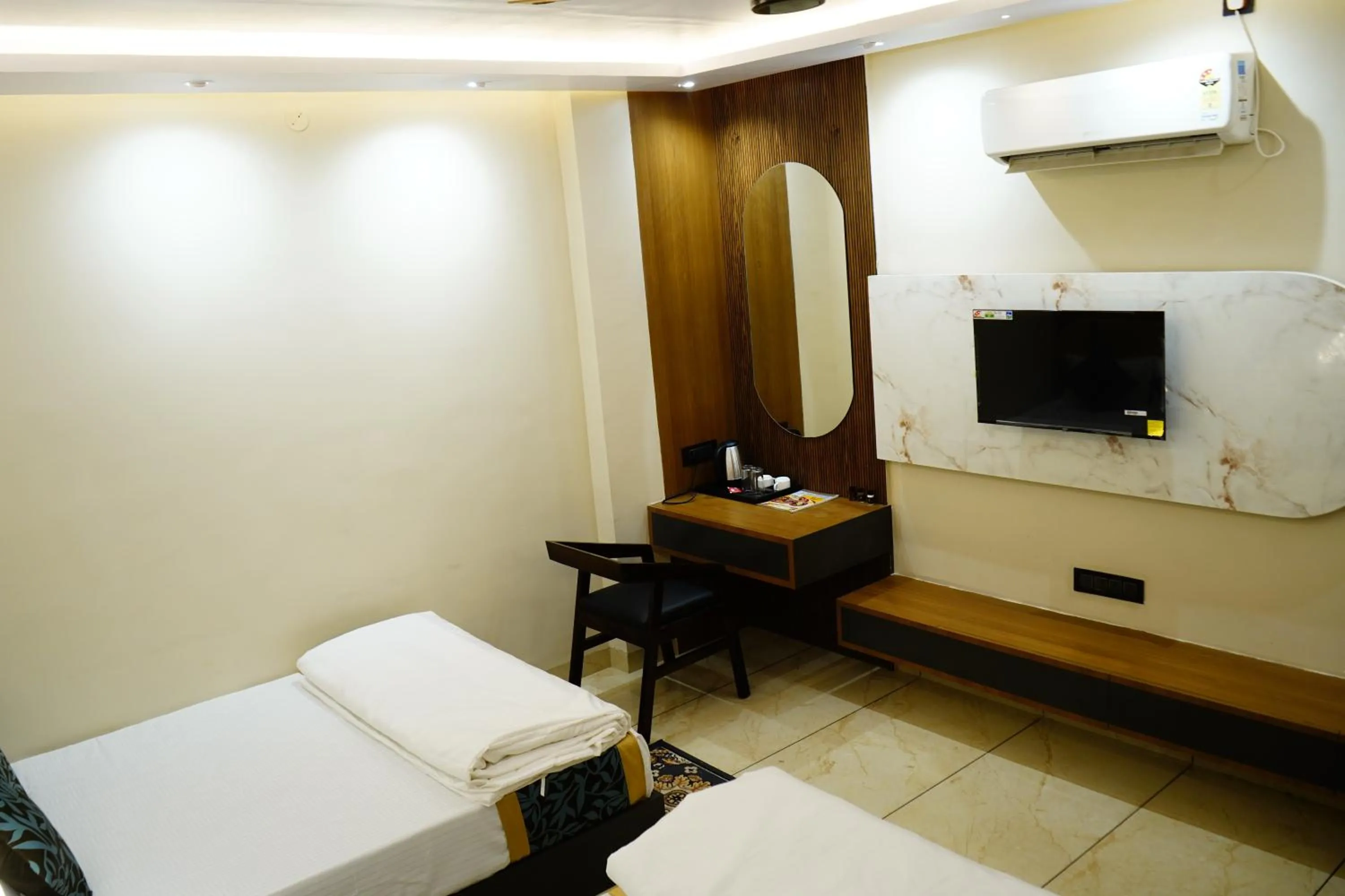 Bed in Hotel Shakuntla Palace