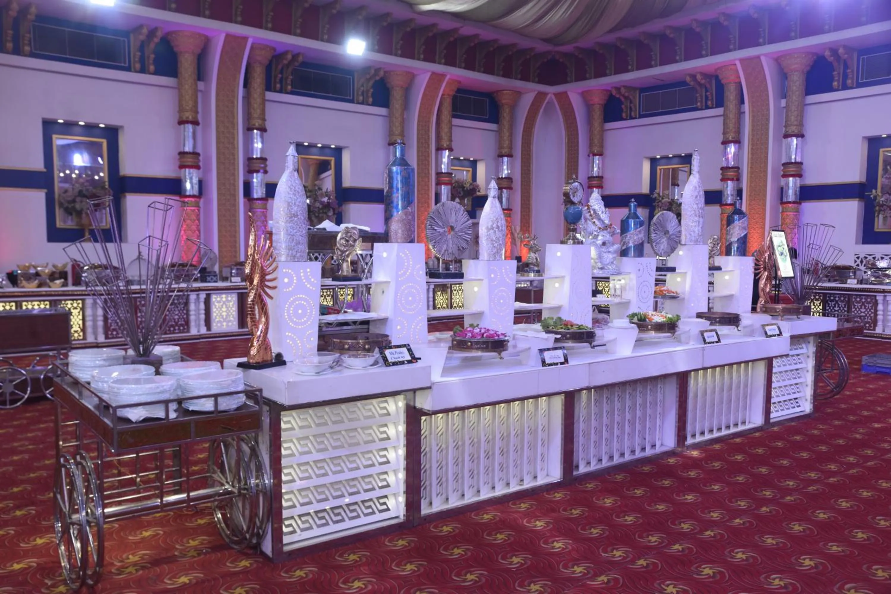 Restaurant/places to eat in Hotel Shakuntla Palace