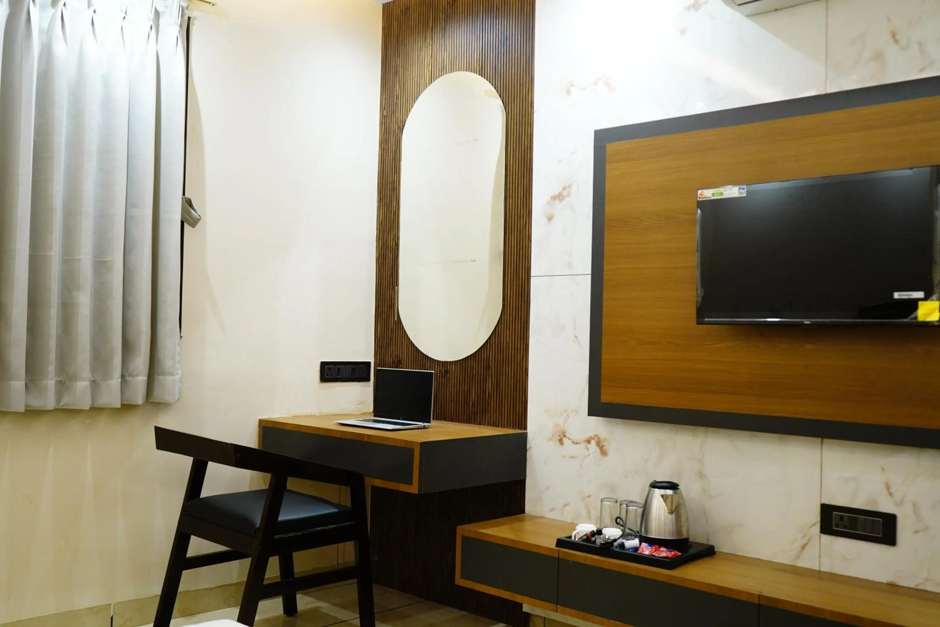 TV and multimedia in Hotel Shakuntla Palace