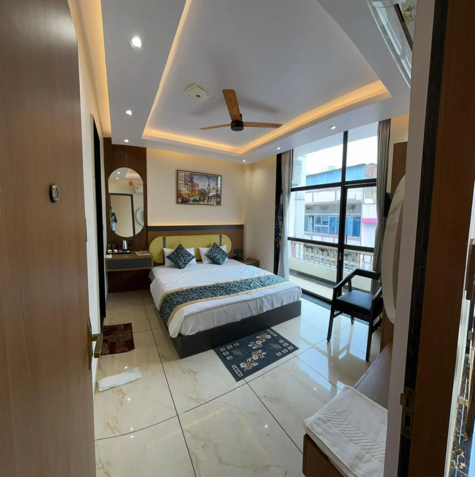 Bed in Hotel Shakuntla Palace