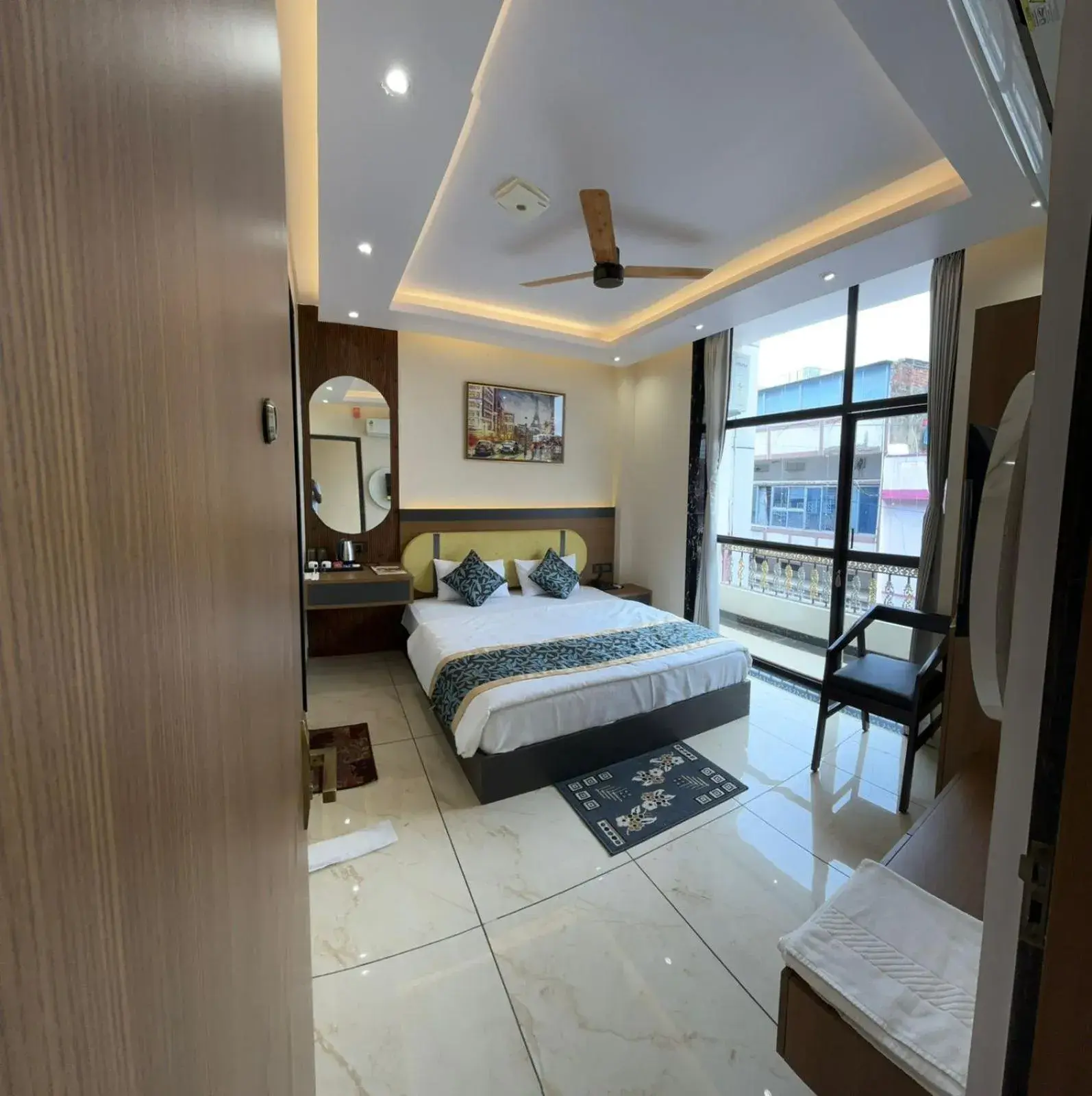 King Room with Balcony in Hotel Shakuntla Palace - 400 Meters away from Vishnu Pad Temple 7 mins walk King Room with Balcony in Hotel Shakuntla Palace - 400 Meters away from Vishnu Pad Temple 7 mins walk