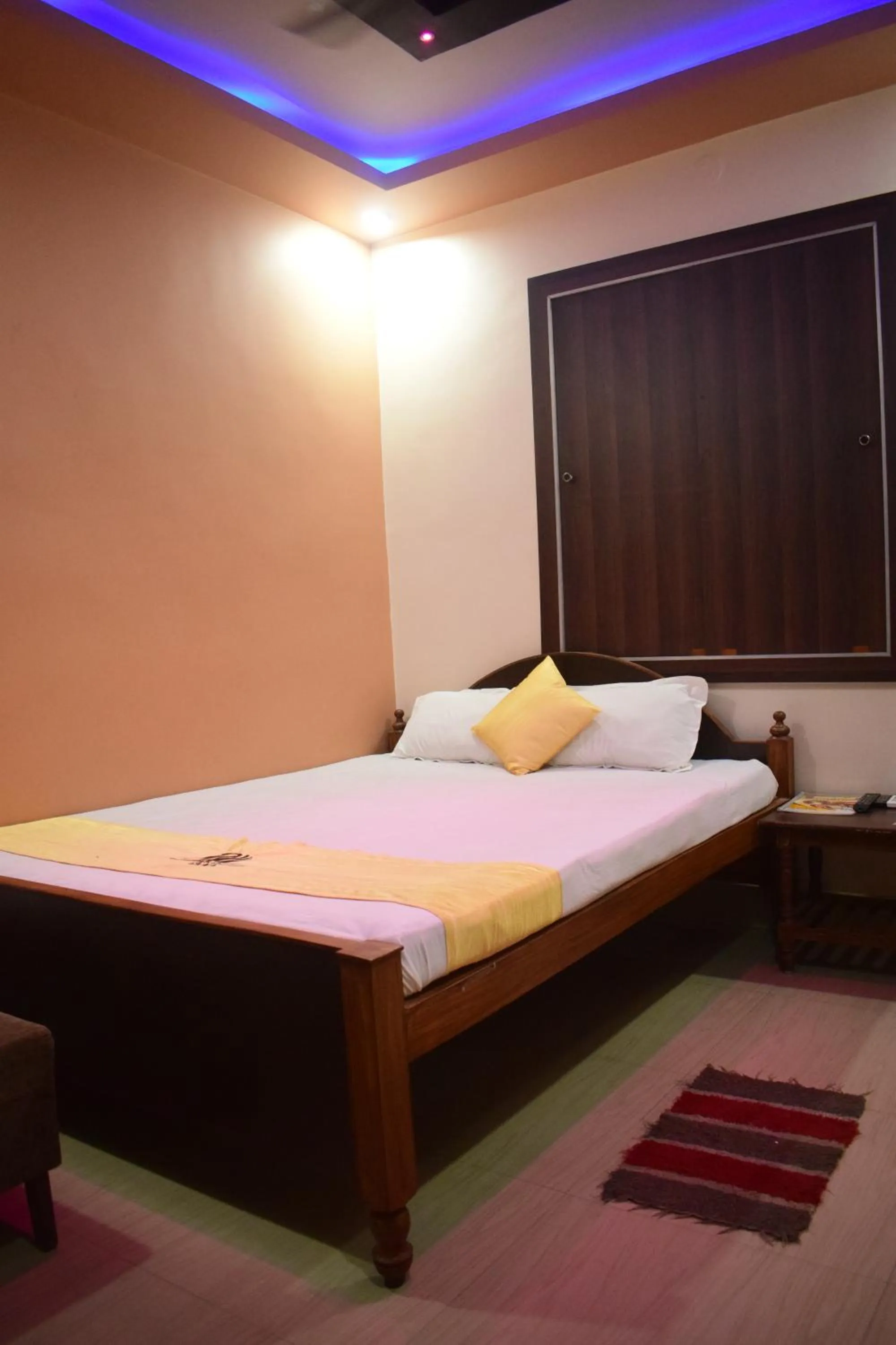 Bed in Hotel Shakuntla Palace