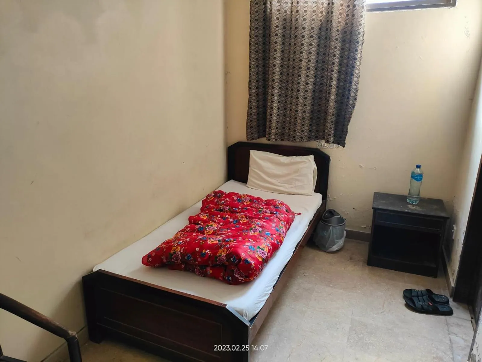 Bed in Al Sakhawat Hotel