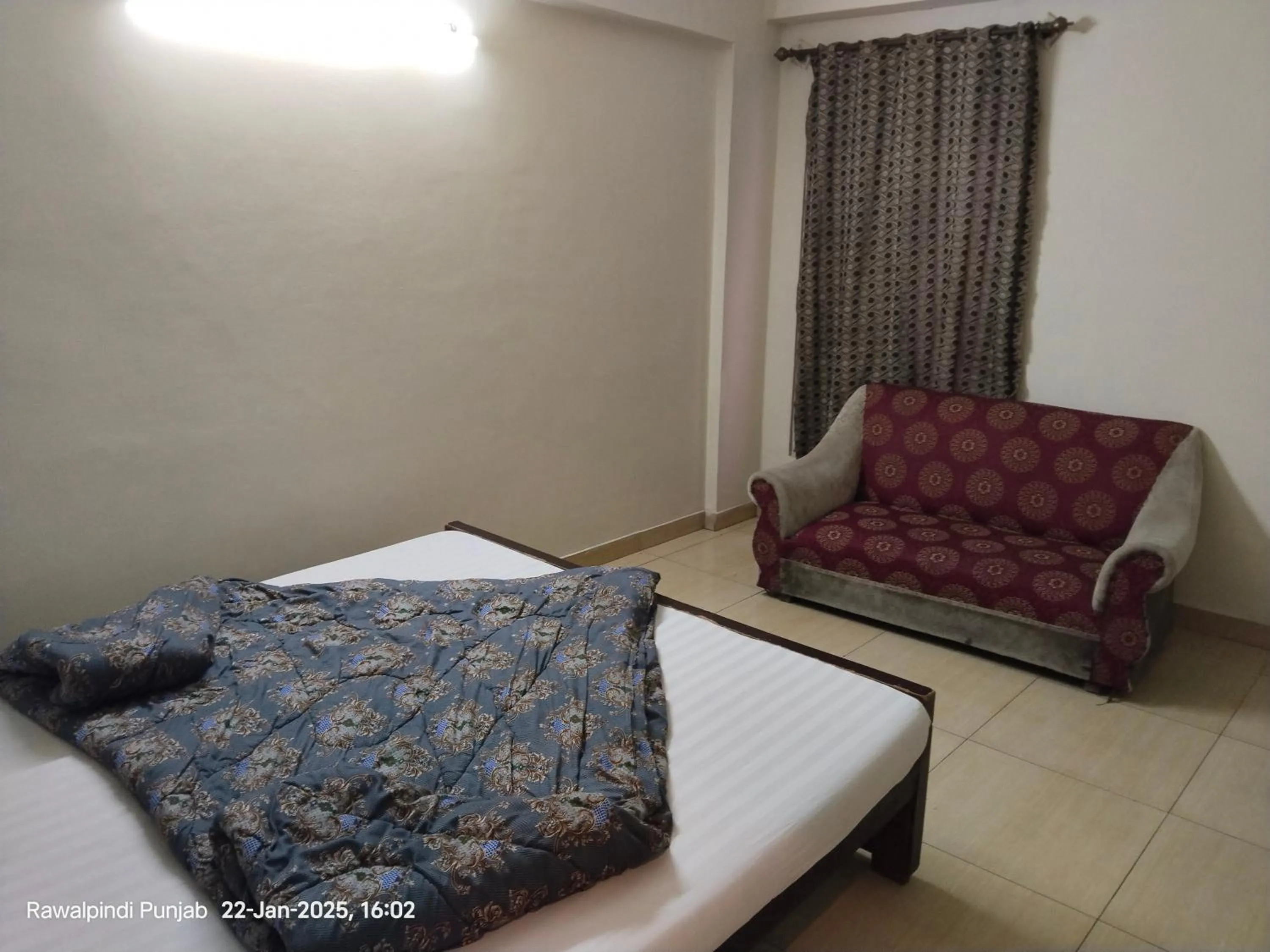 Bed in Al Sakhawat Hotel