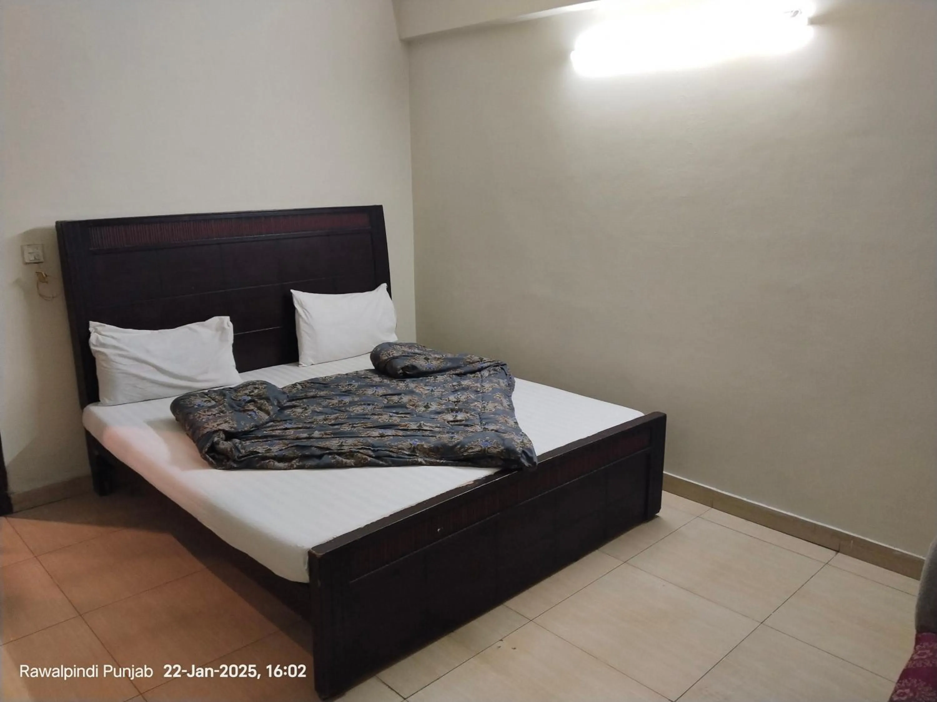 Bed in Al Sakhawat Hotel