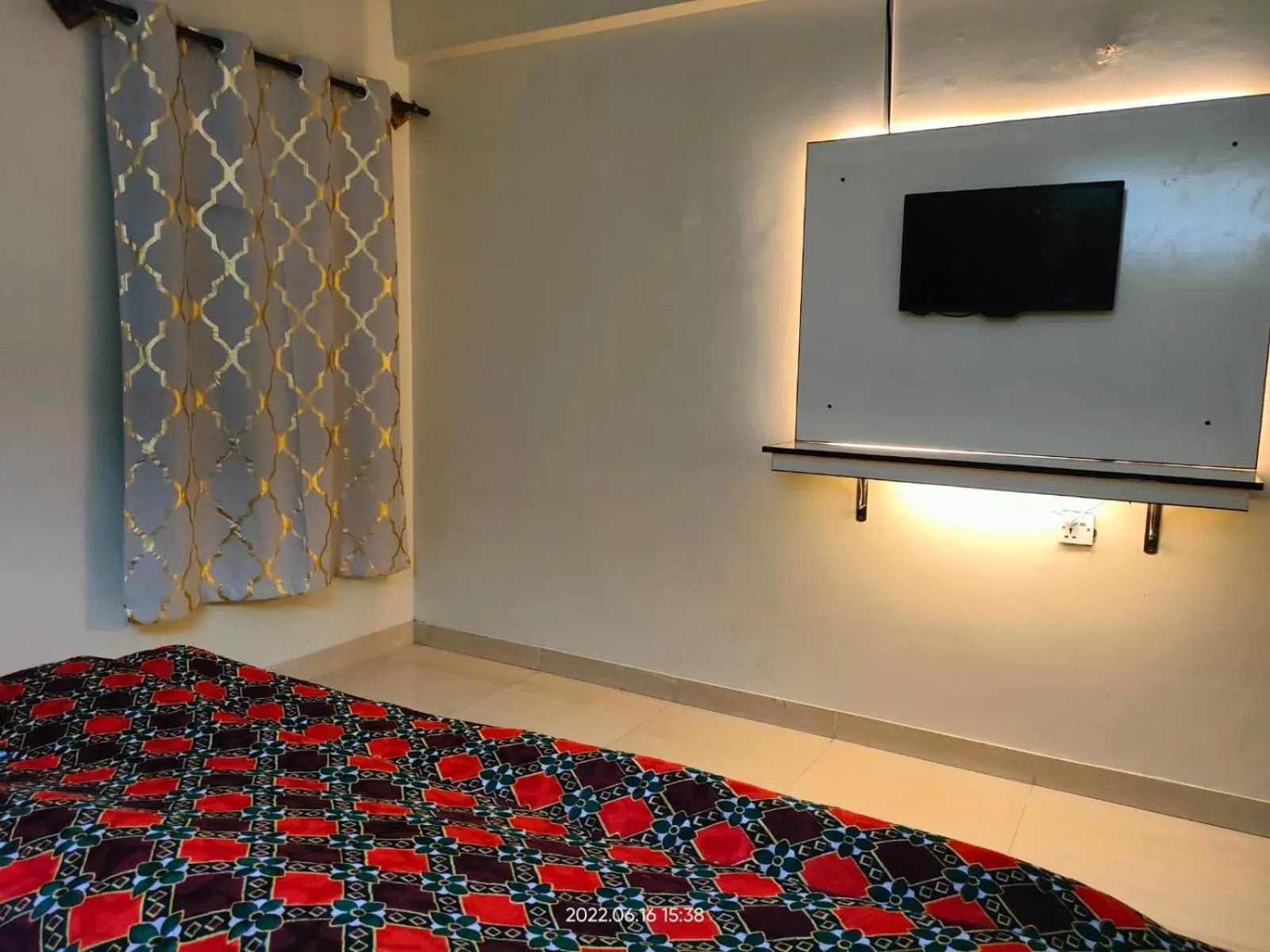 Bed in Al Sakhawat Hotel