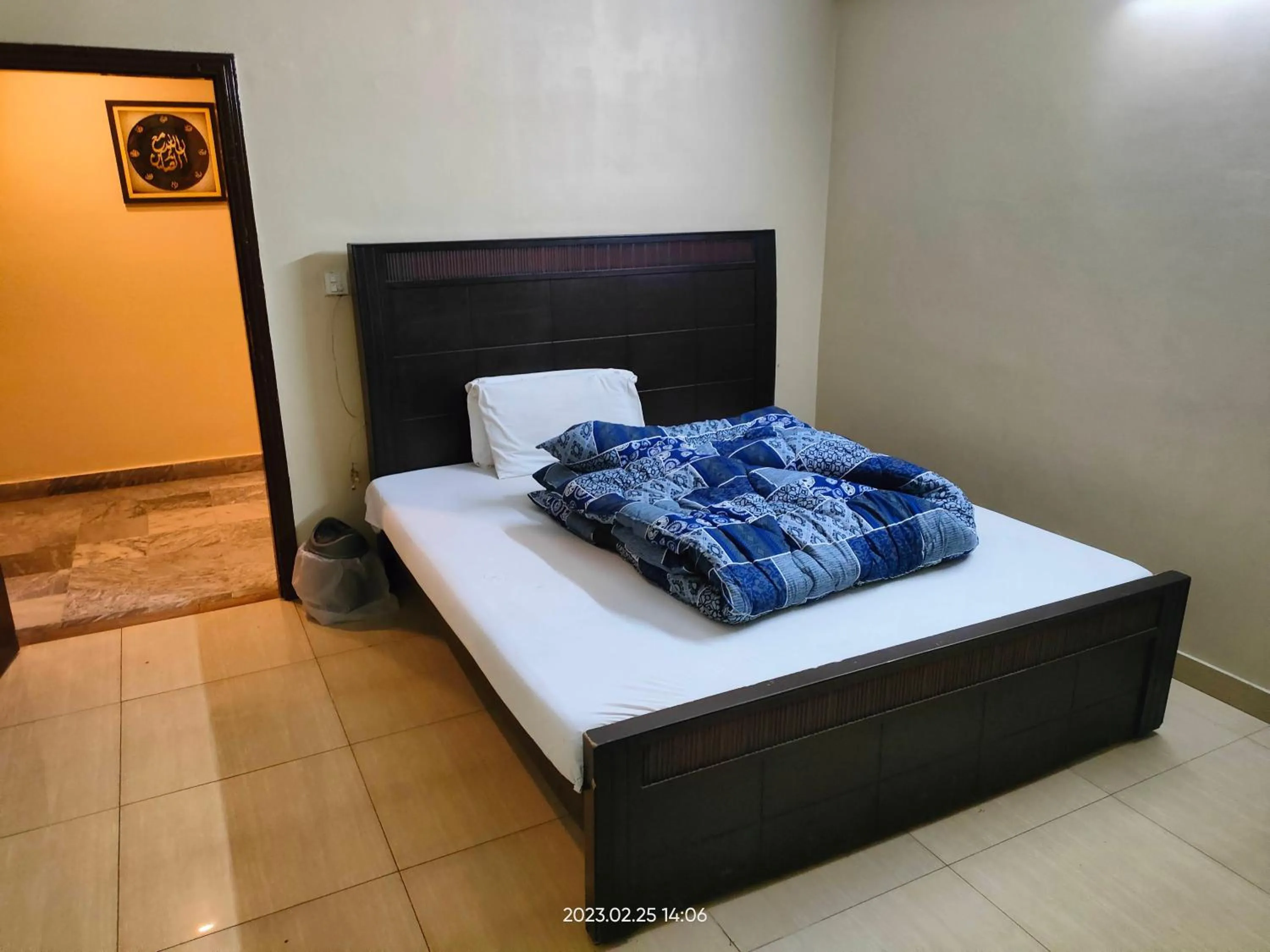 Bed in Al Sakhawat Hotel