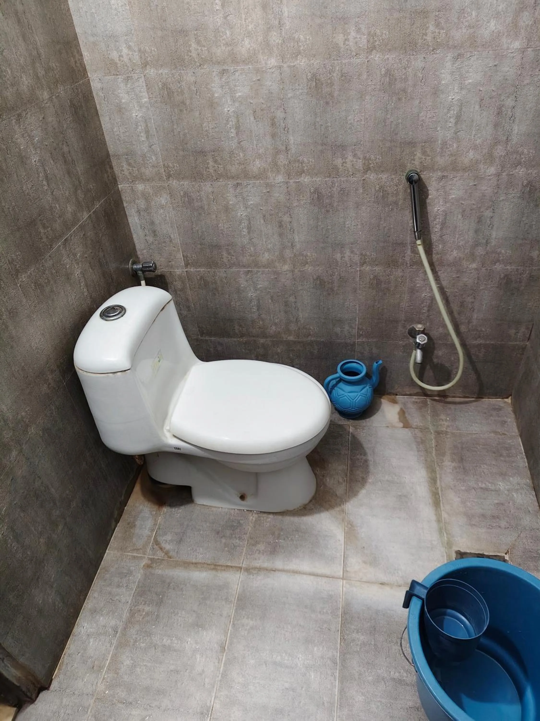 Bathroom in Al Sakhawat Hotel