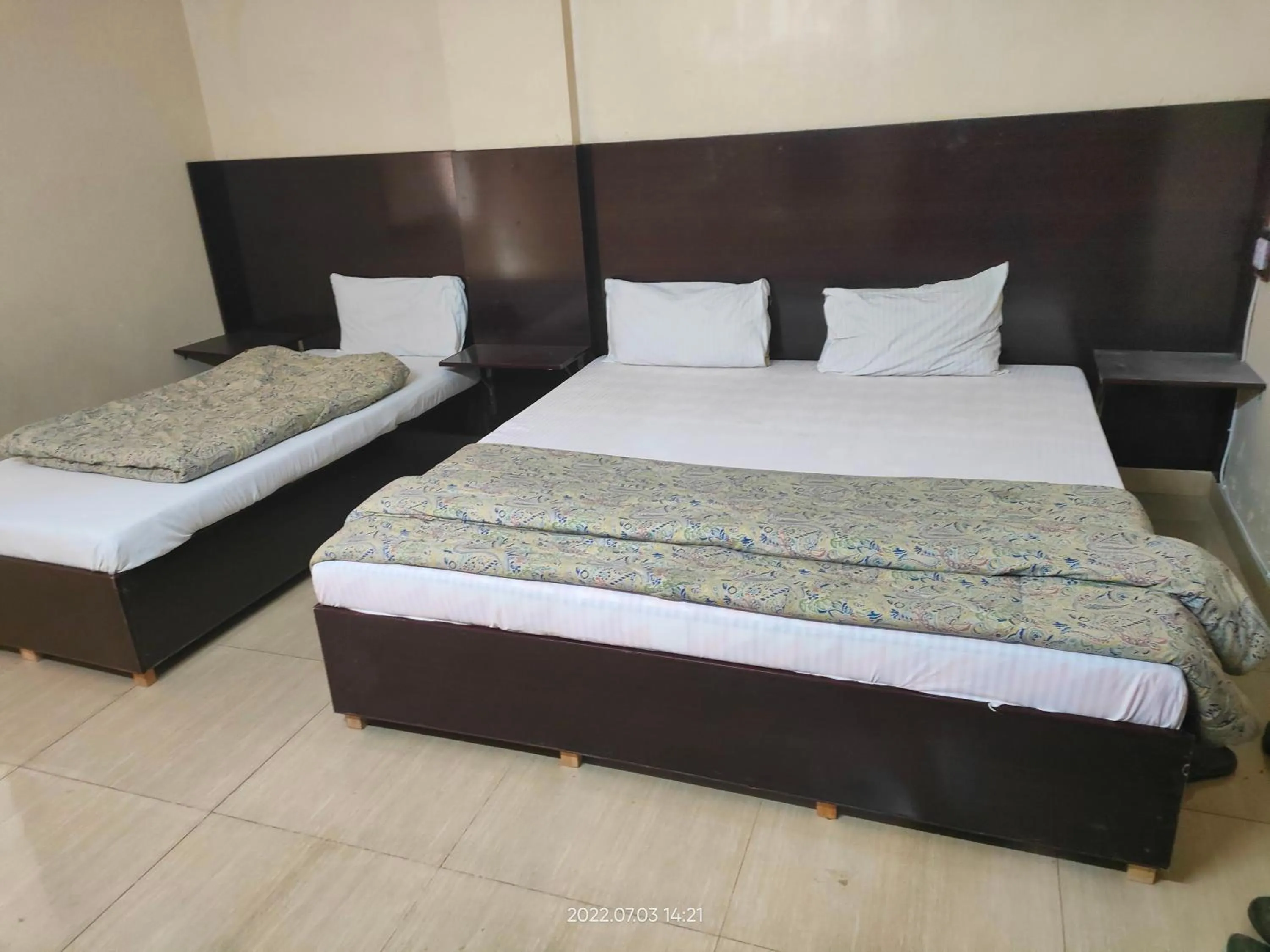 Bed in Al Sakhawat Hotel