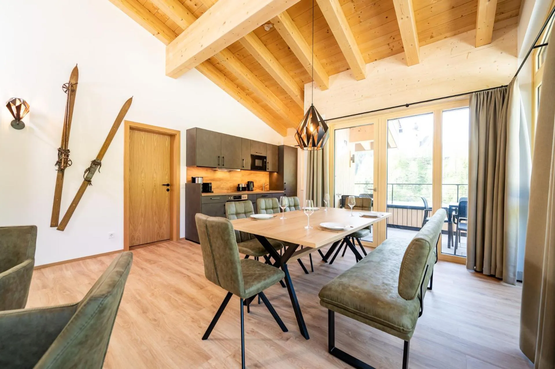 Kitchen or kitchenette in AlpenParks Wildbach Lodge Hochkönig