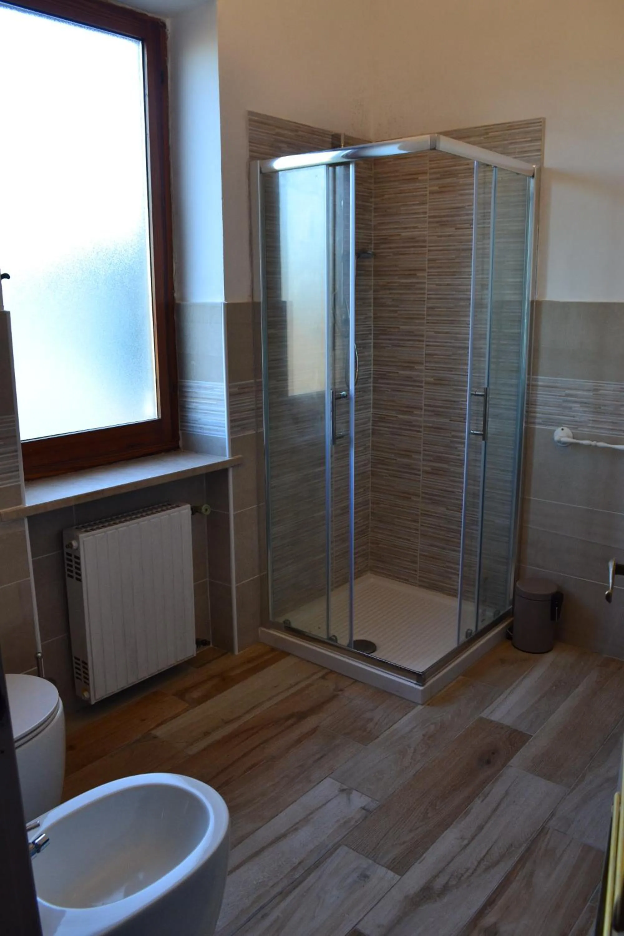 Shower, Bathroom in La Contea