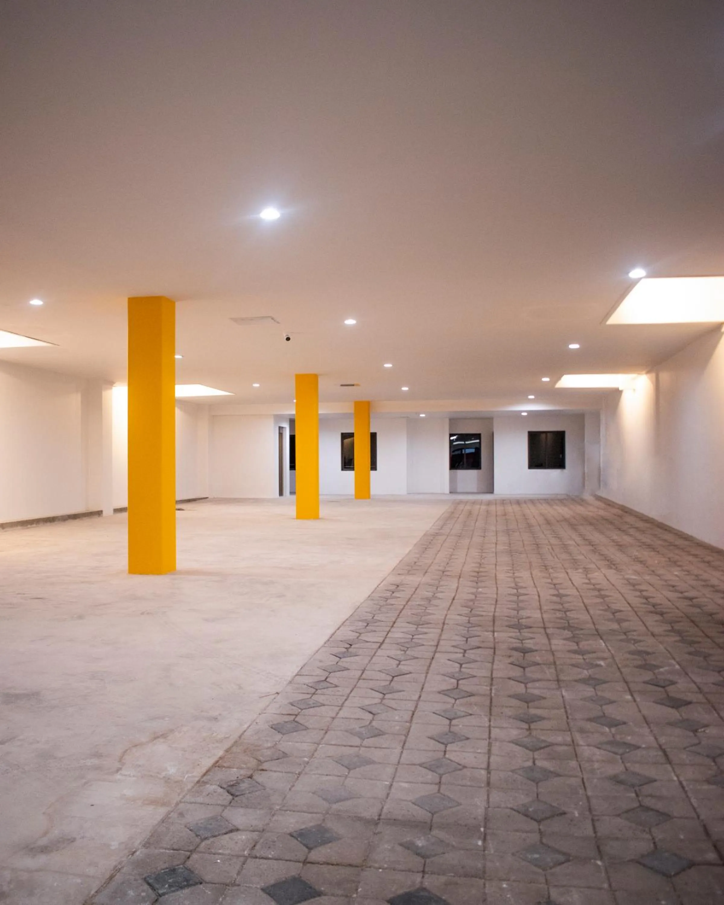 Parking in Hotel Manadia