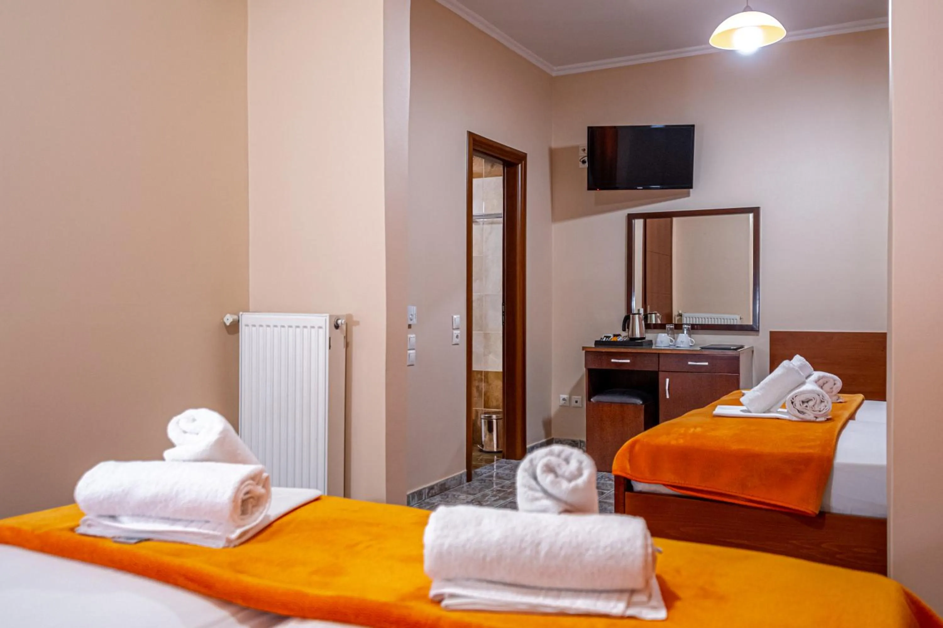 Photo of the whole room, Bed in Faros I