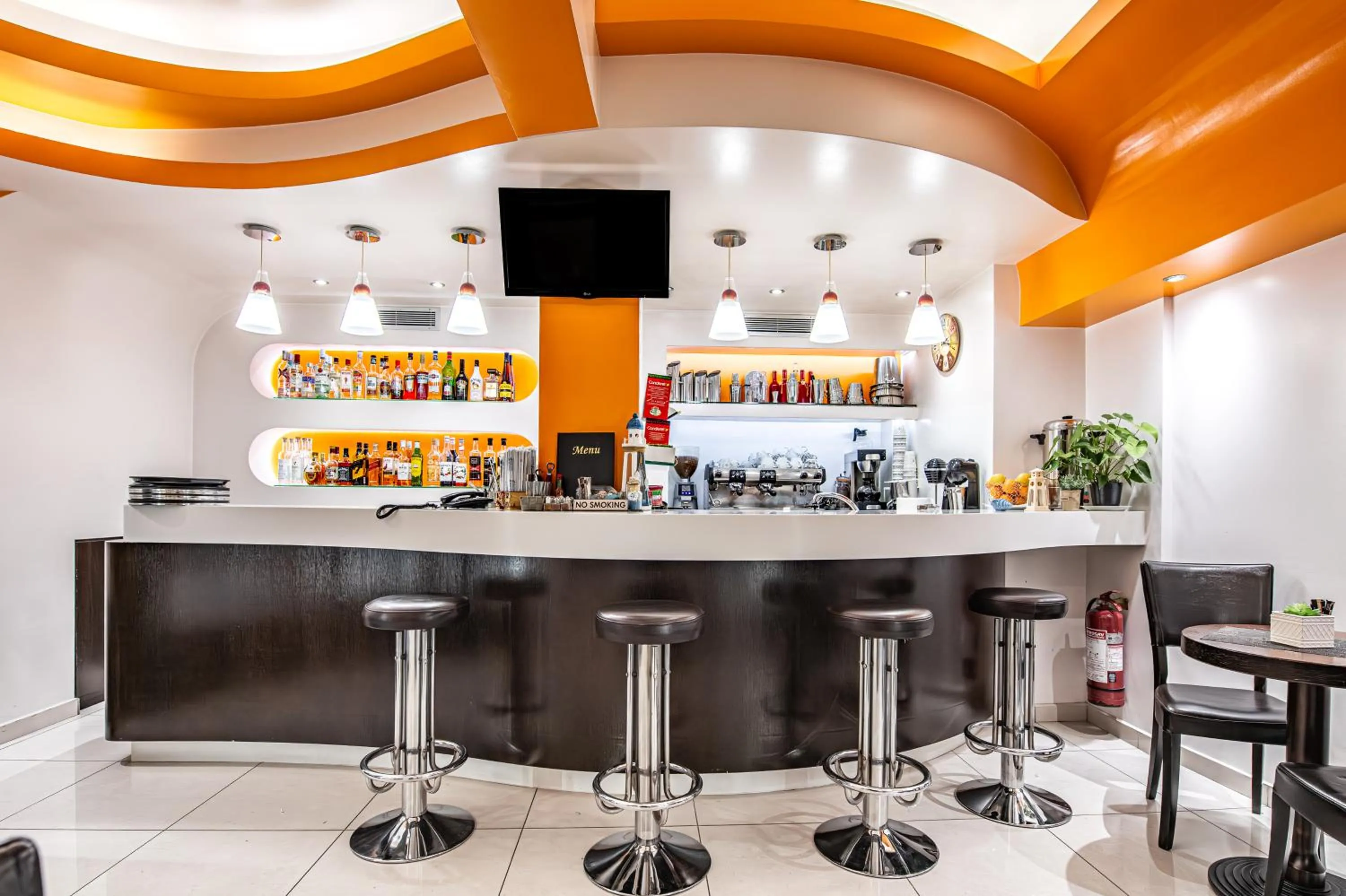 Coffee/tea facilities in Faros I