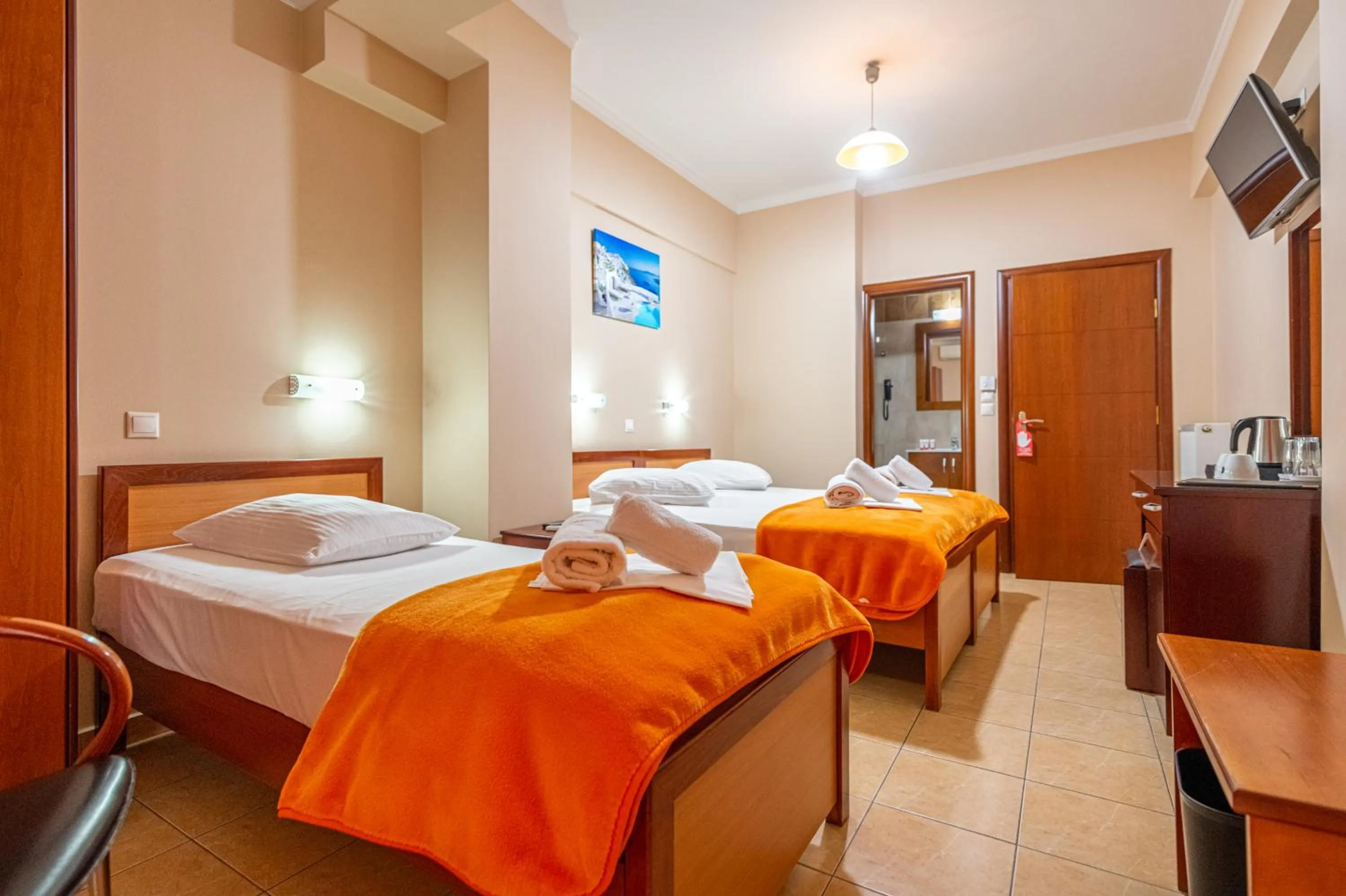 Photo of the whole room, Bed in Faros I